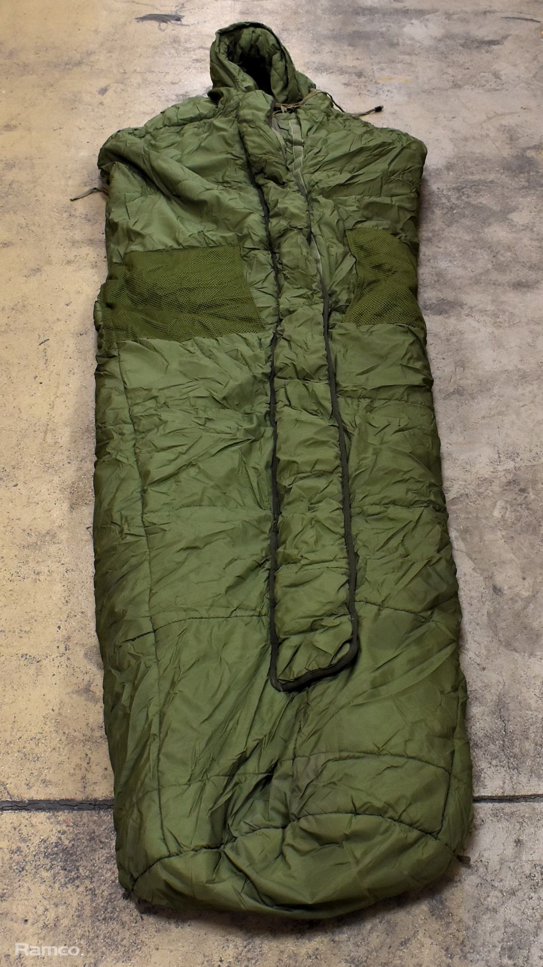 30x Sleeping bags - mixed grades and sizes - Image 5 of 6