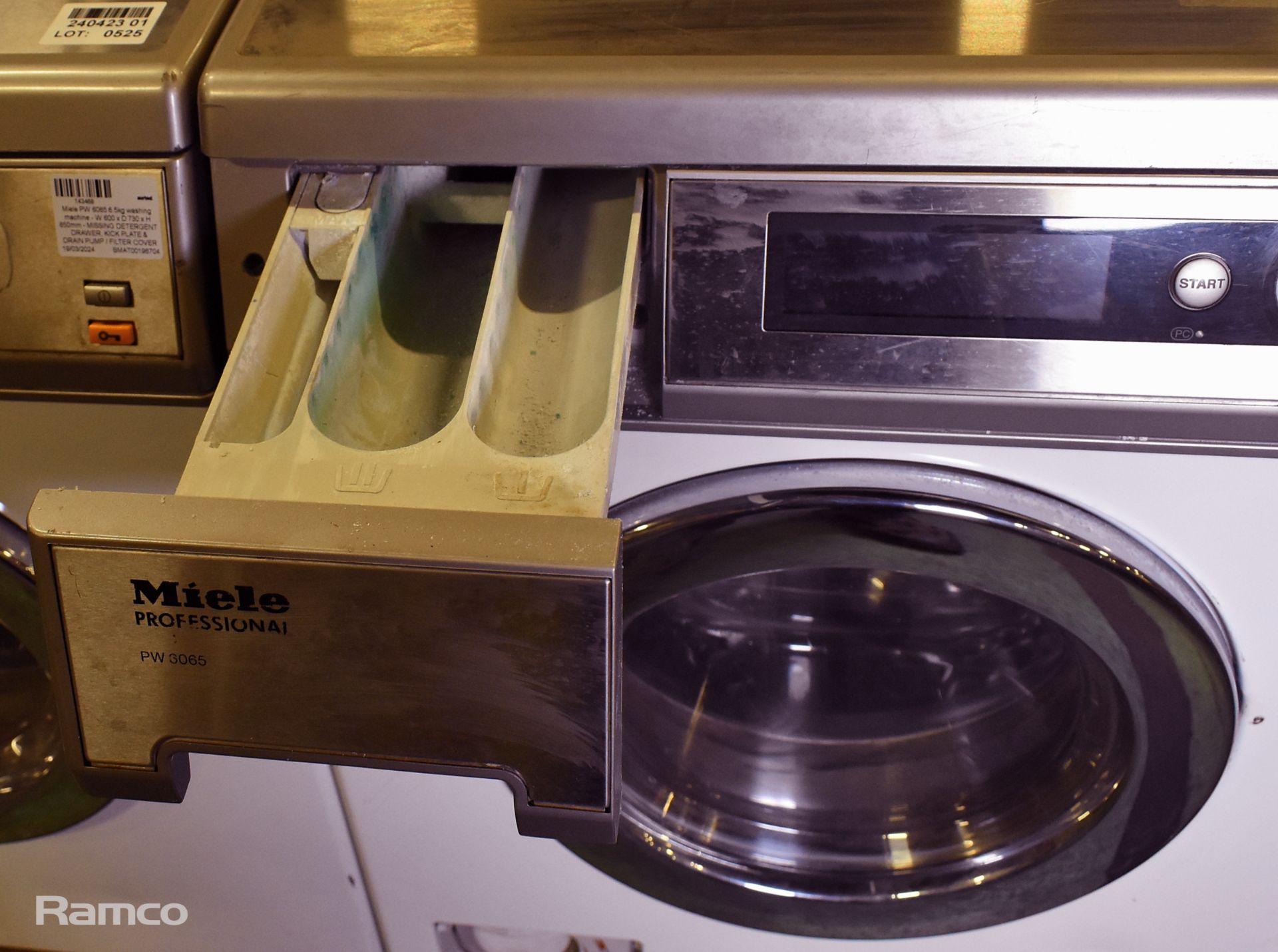 Miele PW 6065 6.5kg washing machine - W 600 x D 730 x H 850mm - MISSING KICK PLATE, DRAIN PUMP - Image 3 of 4