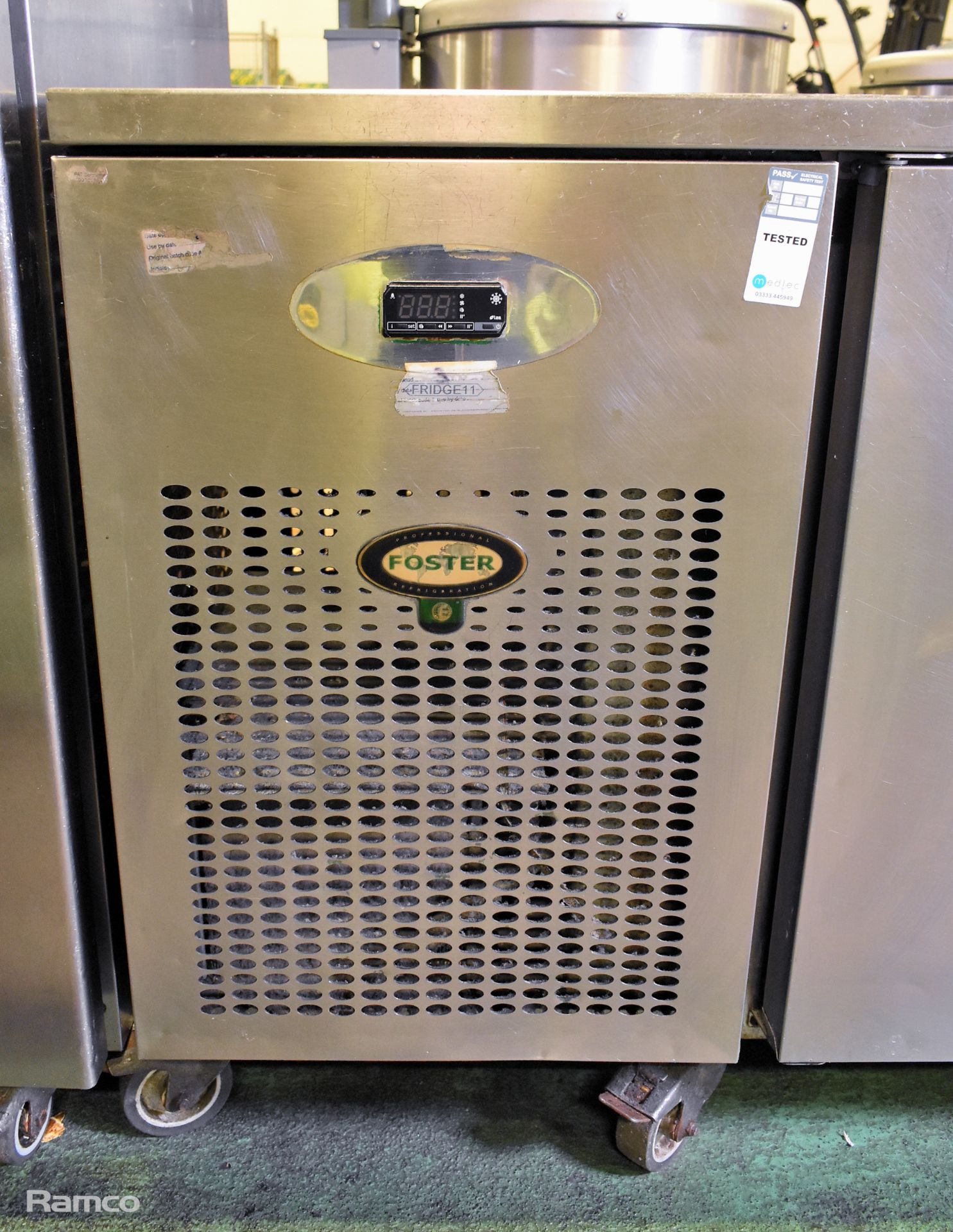 Foster EPRO 1/2 H 2 door counter fridge - W 1420 x D 710 x H 900mm - Image 5 of 6