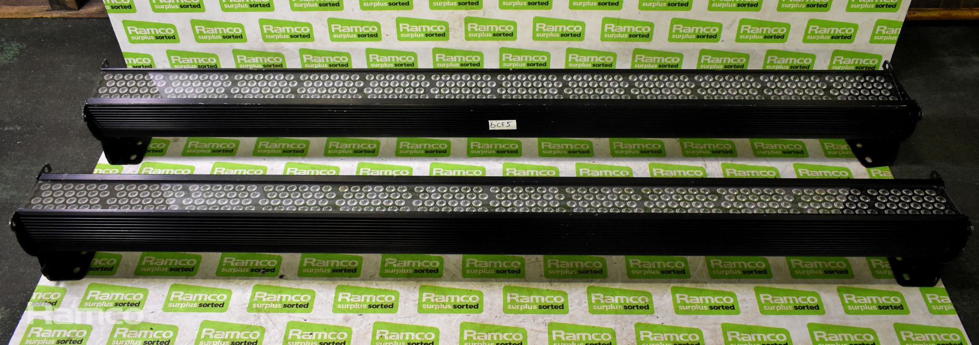 2x Chroma-Q Color Force 72 LED fixture lights with flight case - 1x MISSING CLIP ON FLIGHT CASE - Image 7 of 11