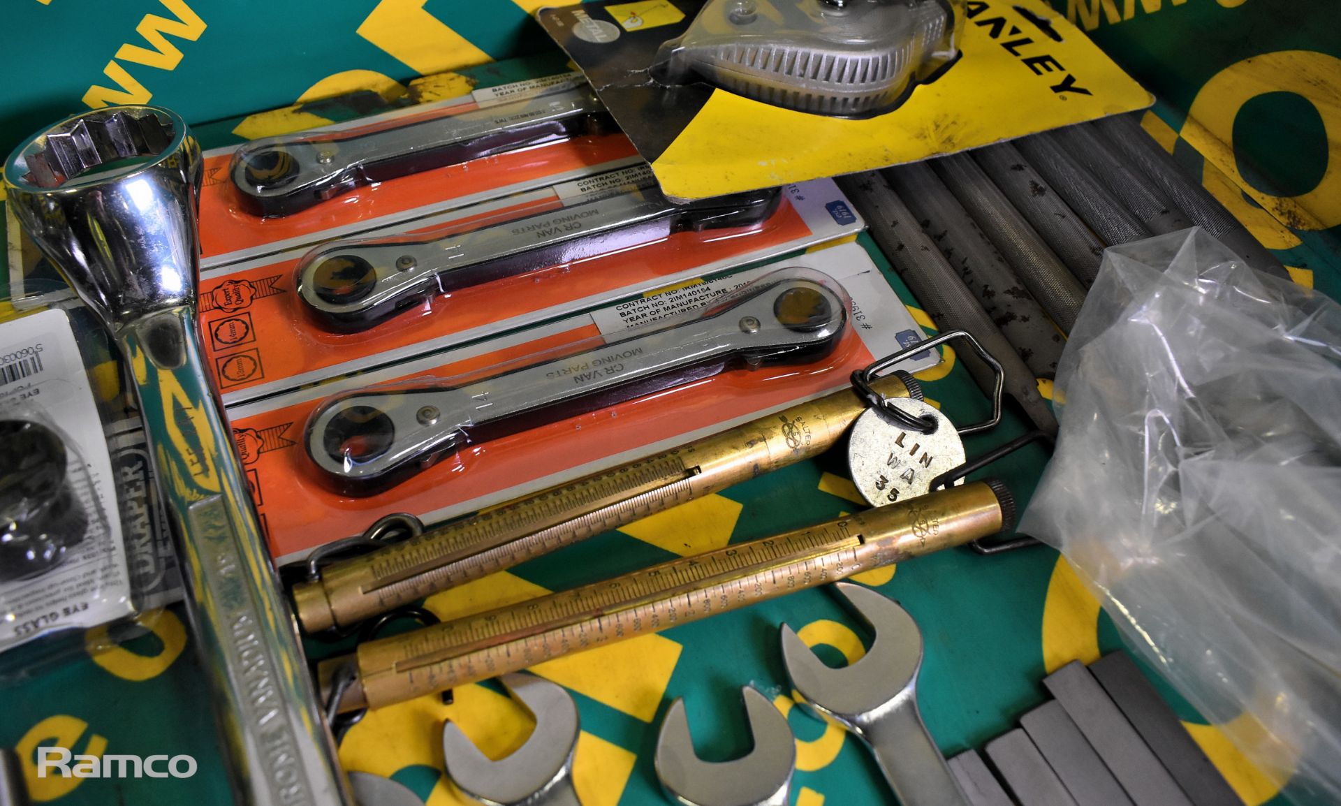 Hand tools - screwdrivers, hand files, sockets, wrenches, punches, solder reel & more - Image 6 of 9