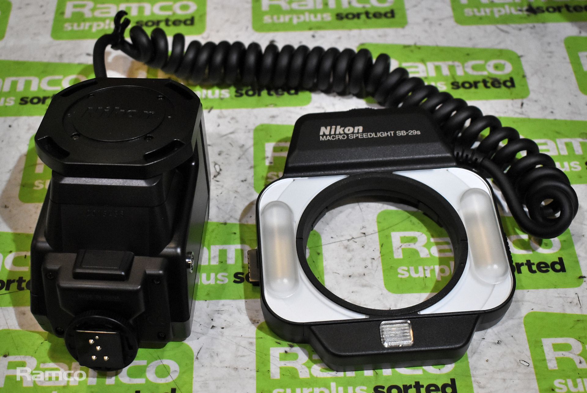 Nikon SB-29S Macro Speedlight flash ring light with case