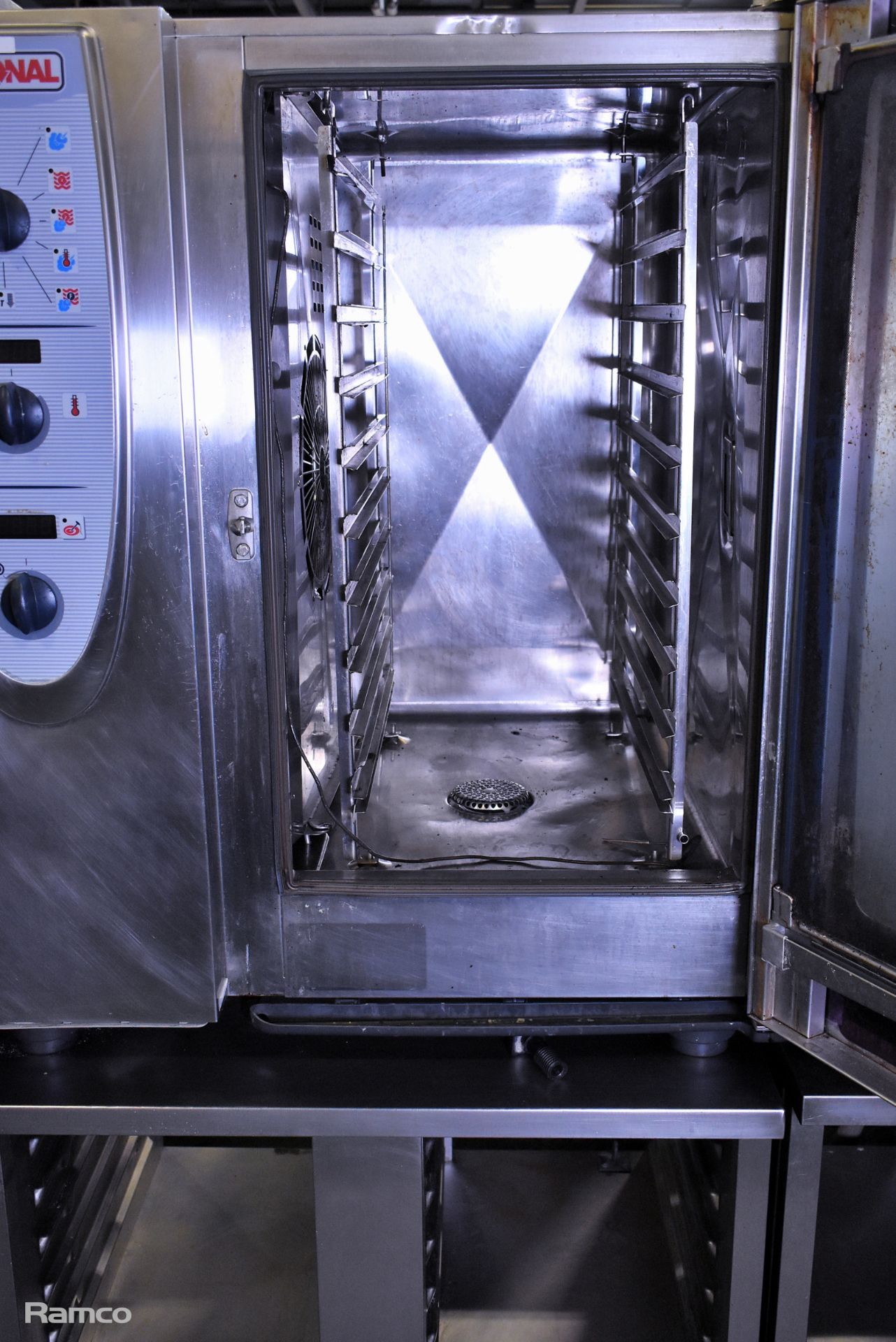 Rational CombiMaster CM 101G stainless steel 10 grid combi oven on stainless steel stand - Image 2 of 7