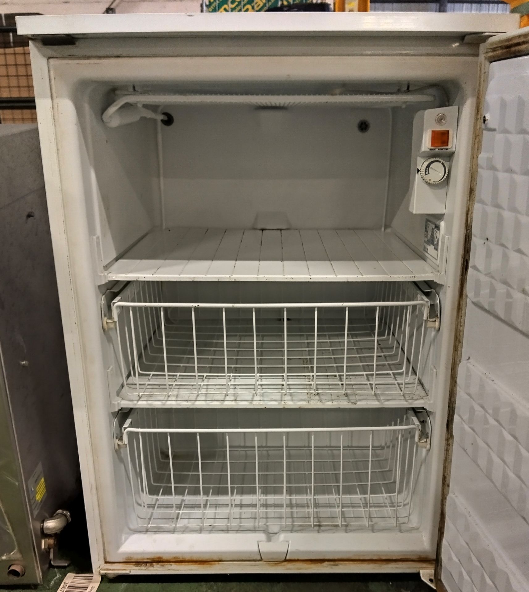 Gram FS146 undercounter freezer - W 600 x D 630 x H 830mm - Bild 2 aus 4