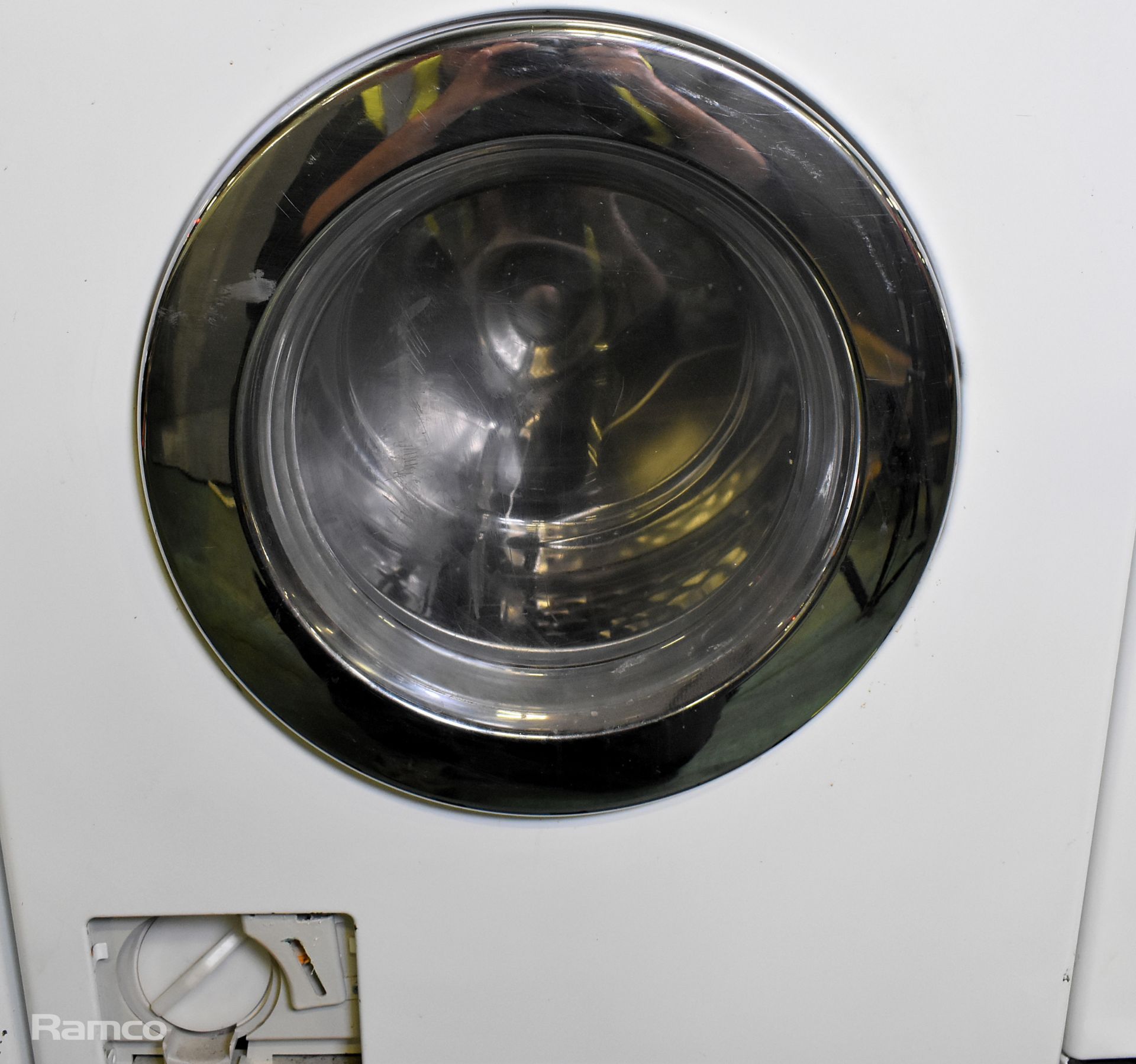 Miele PW 6065 6.5kg washing machine - W 600 x D 730 x H 850mm - MISSING KICK PLATE, DRAIN PUMP - Image 3 of 5