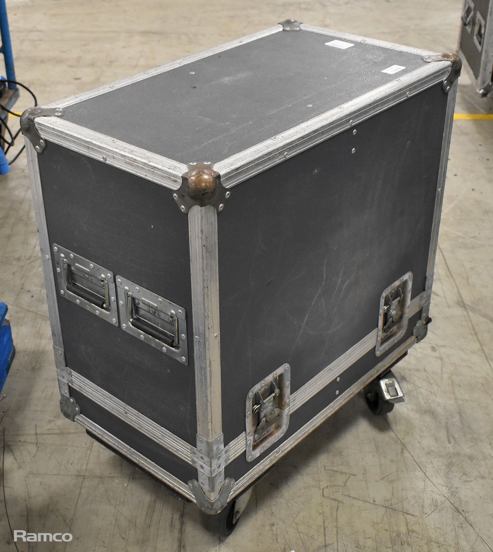 2x HK Contour Series CT 112 speakers in flight case - FOH & monitor speakers - Image 12 of 13