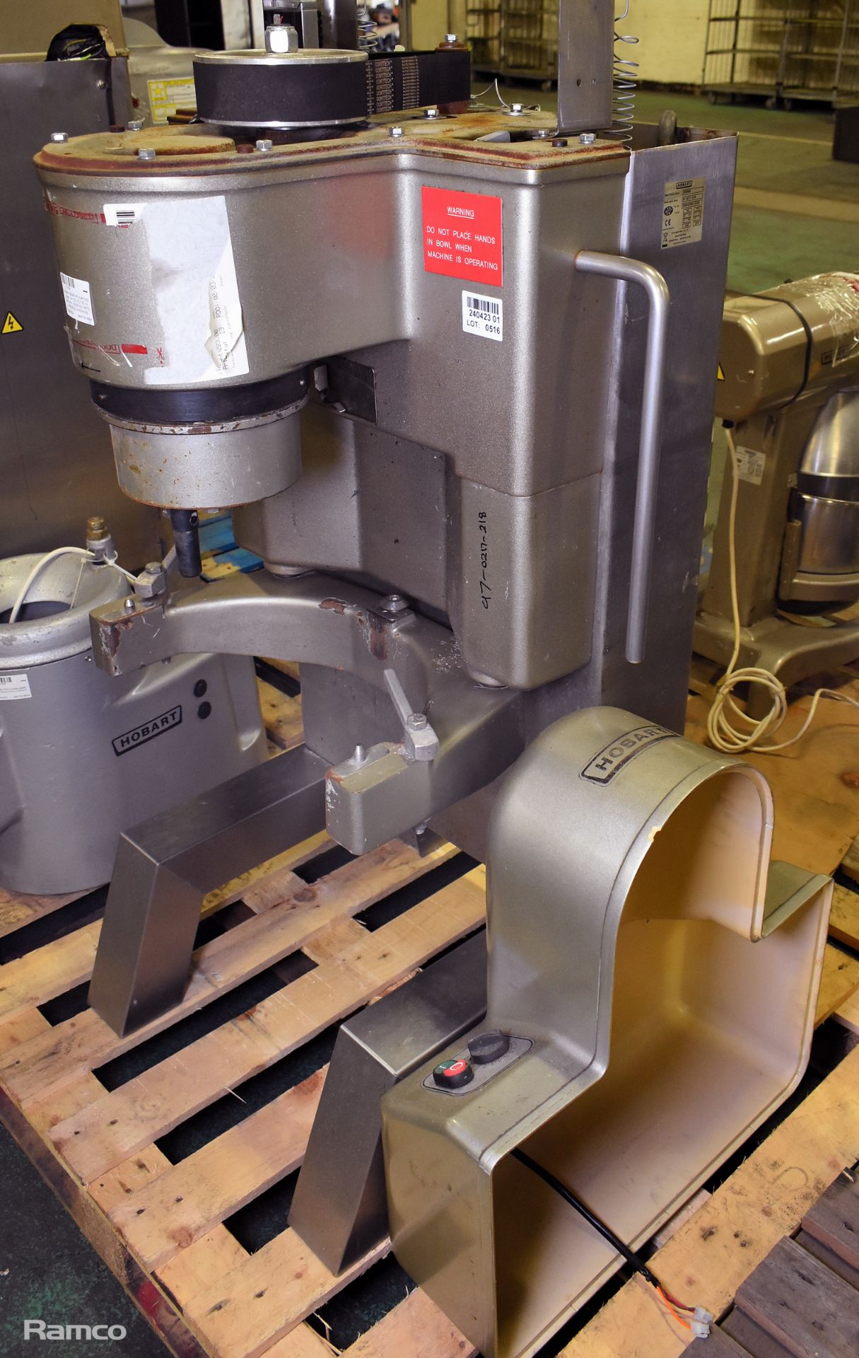 Hobart HSM40 40 quart food mixer - W 700 x D 780 x H 1360 mm - MISSING PARTS - AS SPARES & REPAIRS - Image 2 of 9