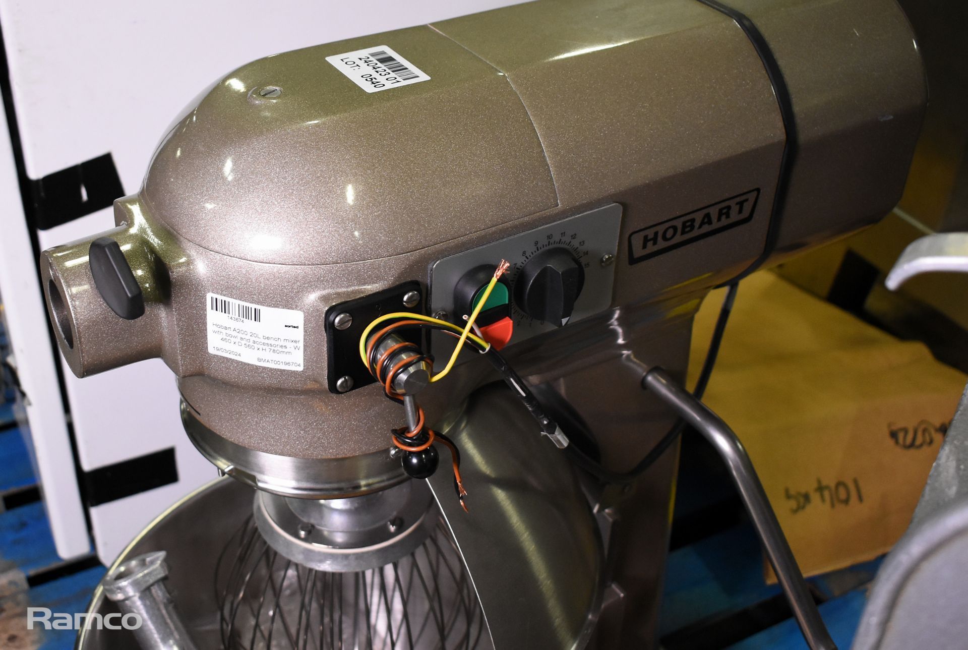 Hobart A200 20L bench mixer with bowl and accessories - W 460 x D 560 x H 780mm - Image 3 of 7