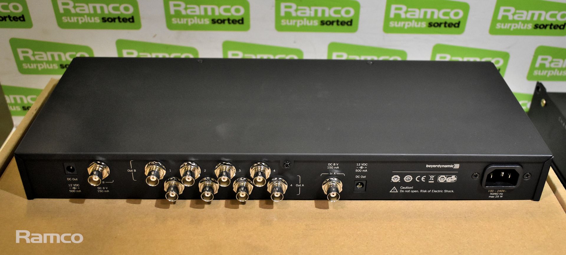 Beyerdynamic WA-AS4 antenna splitter, InterM R300 reference amplifier - Image 7 of 8