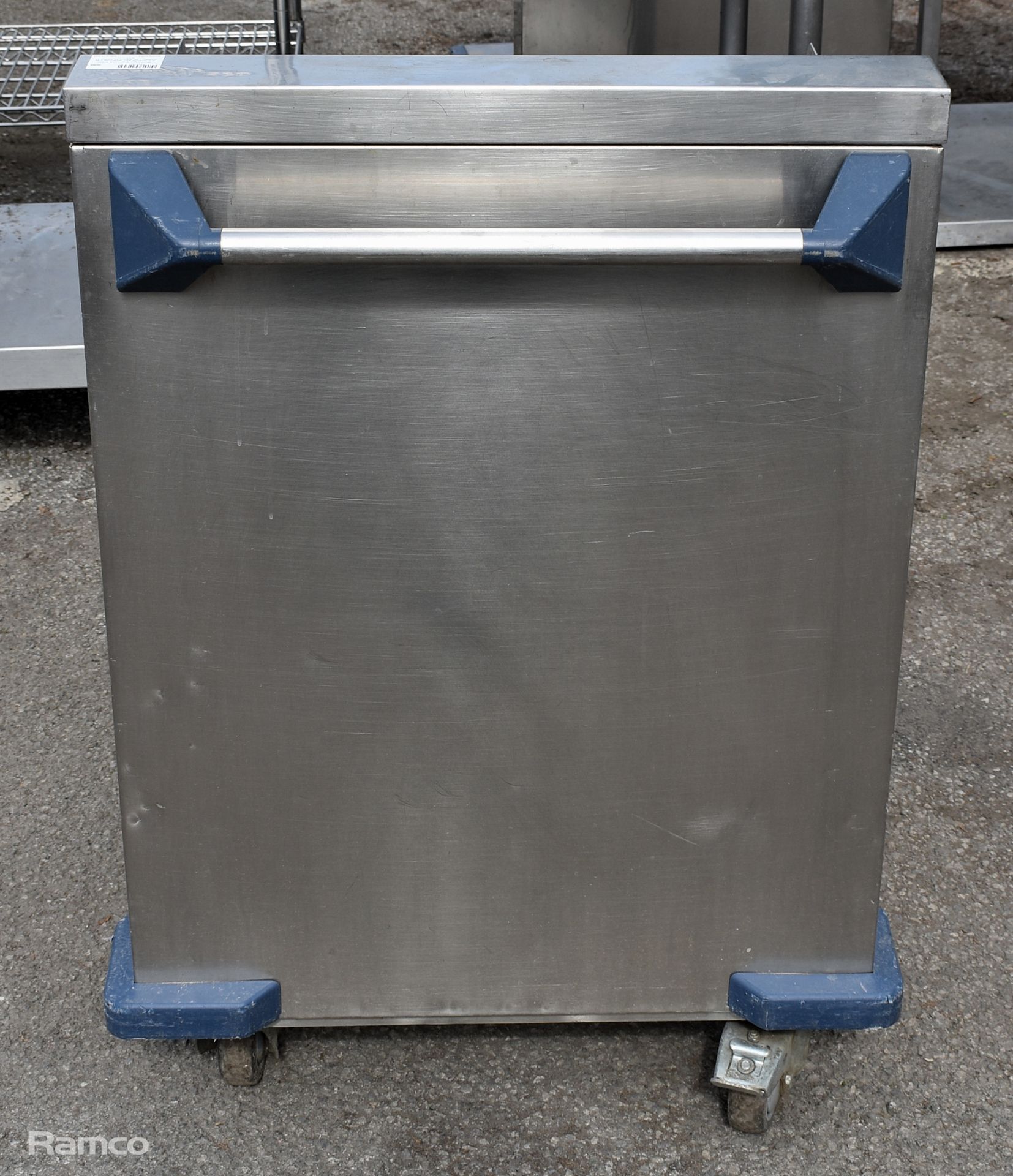 Burlodge stainless steel adjustable self-levelling tray trolley - W 650 x D 770 x H 935mm - Image 3 of 4