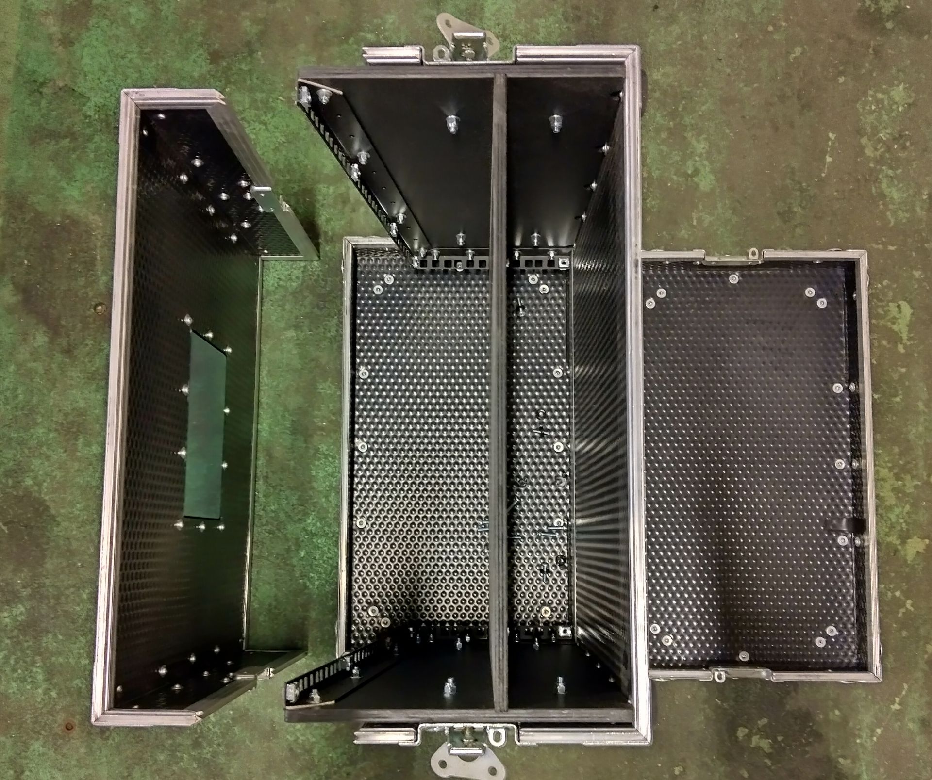 19 inch rack split flight case - top section: 2U sloped for mixing deck - bottom section: 2U - W 540 - Image 3 of 4