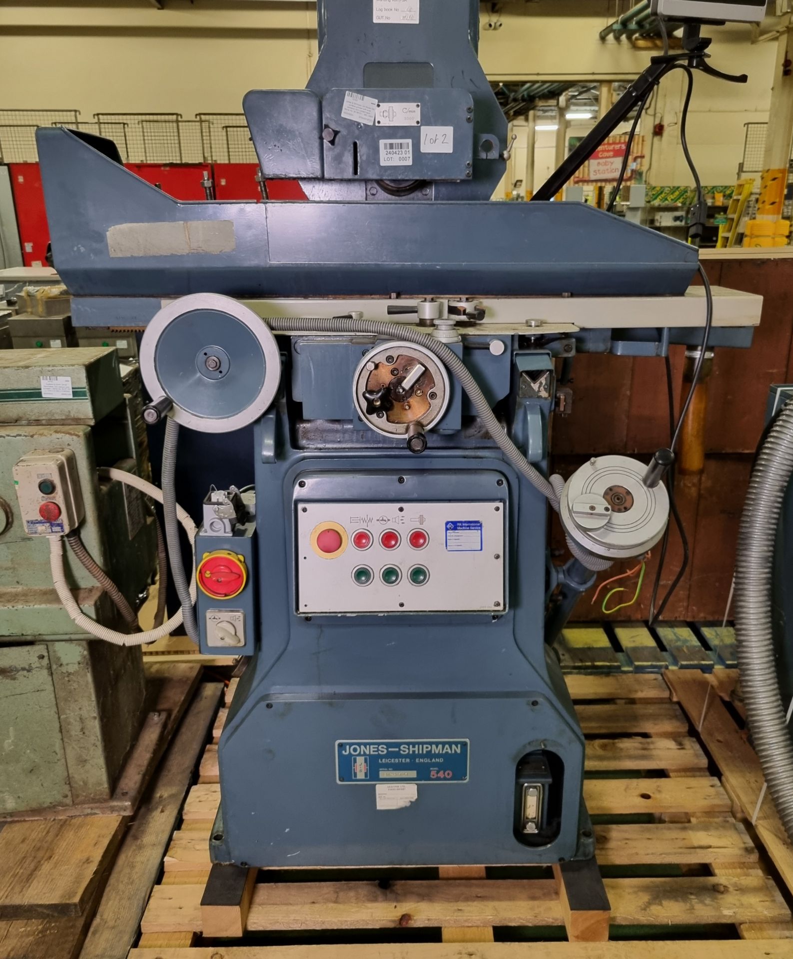 Jones & Shipman Ltd Model 540 surface grinder with dust extractor and coolant tank - Bild 7 aus 20