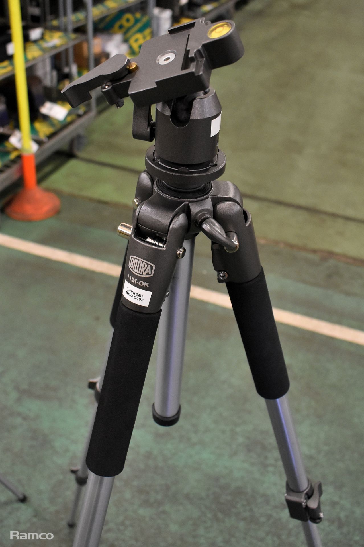 3x Bilora 1121-OK 59-143cm tripods with carry case - Image 6 of 7