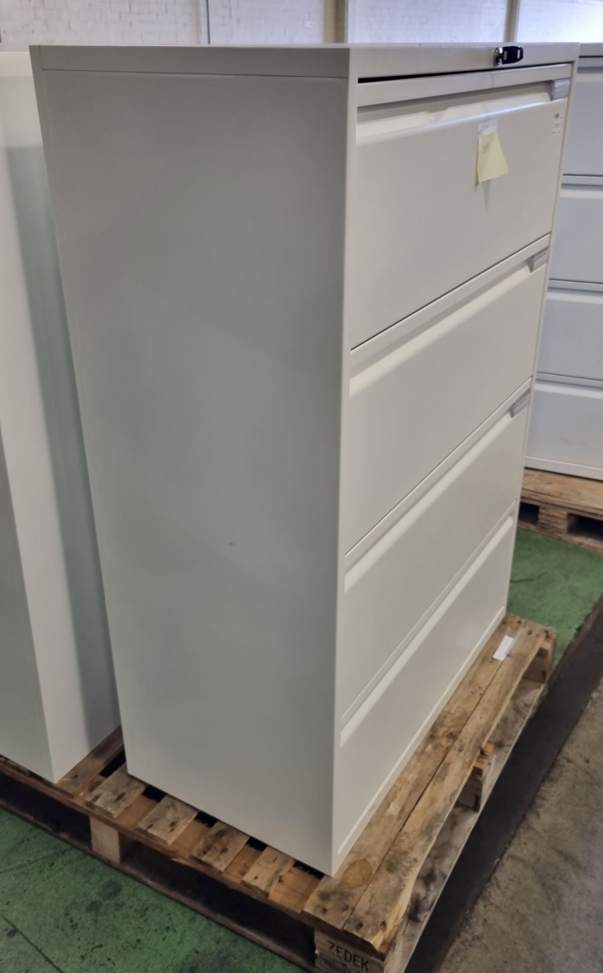 4 drawer filing cabinet - W 900 x D 480 x H 1300mm - Image 2 of 3