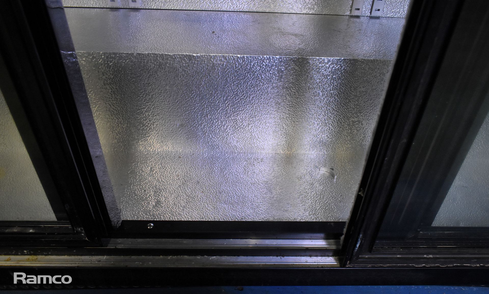 Rhino Z-COLD 1350S triple glass sliding door bar back bottle cooler - W 1350 x D 520 x H 890mm - Image 2 of 5
