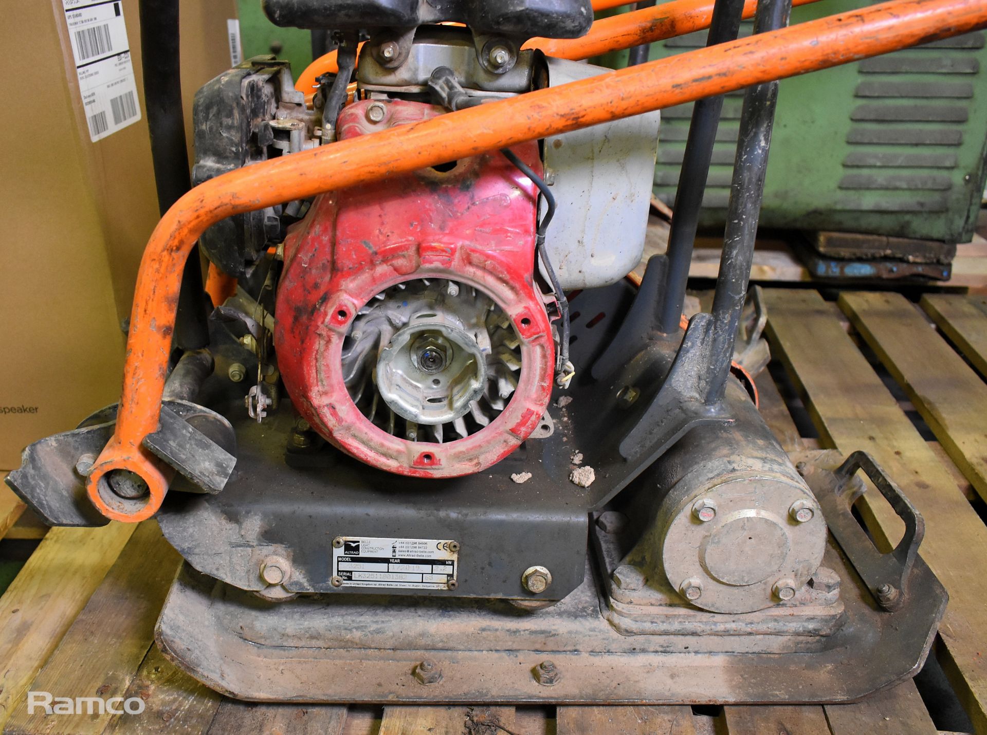 Altrad-Belle LX3251 320mm petrol plate compactor - SPARES OR REPAIRS - Image 2 of 7