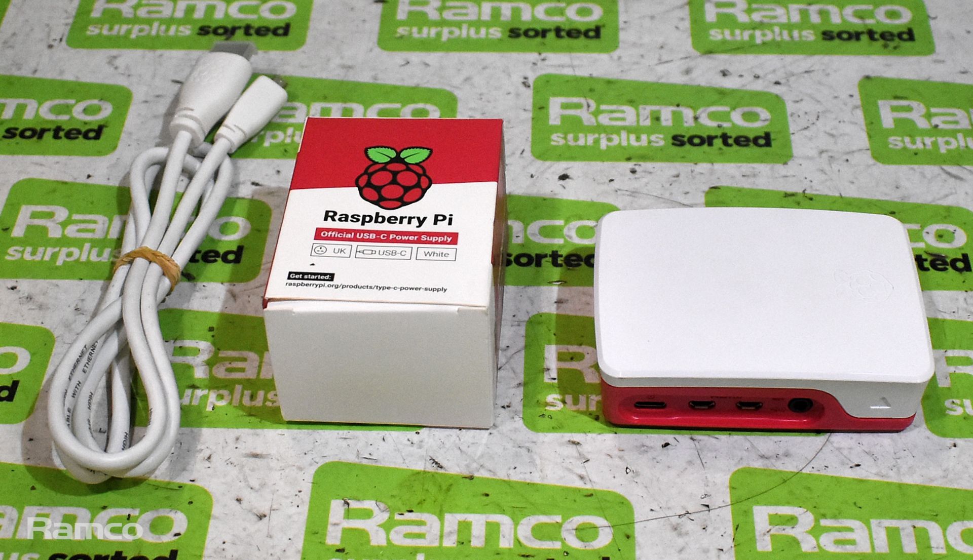 10x Raspberry Pi 4 Model B starter kits (Raspberry Pi 4, case, Micro-HDMI cable, USB-C power supply) - Image 2 of 3