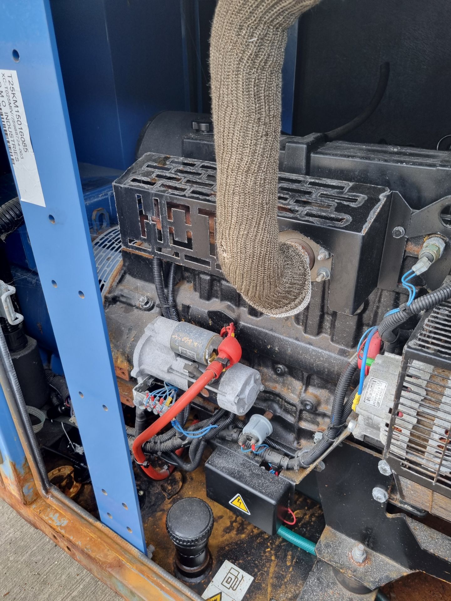 SDMO Industries T25KM diesel generator - Serial No: T2515016085 - Year: 2015 - Image 10 of 12