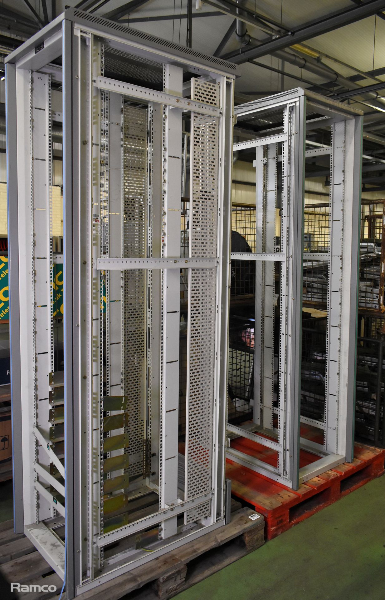 46U server rack chassis - W 590 x D 870 x H 2200mm, 46U server rack chassis - W 590 x D 870 x H 2200