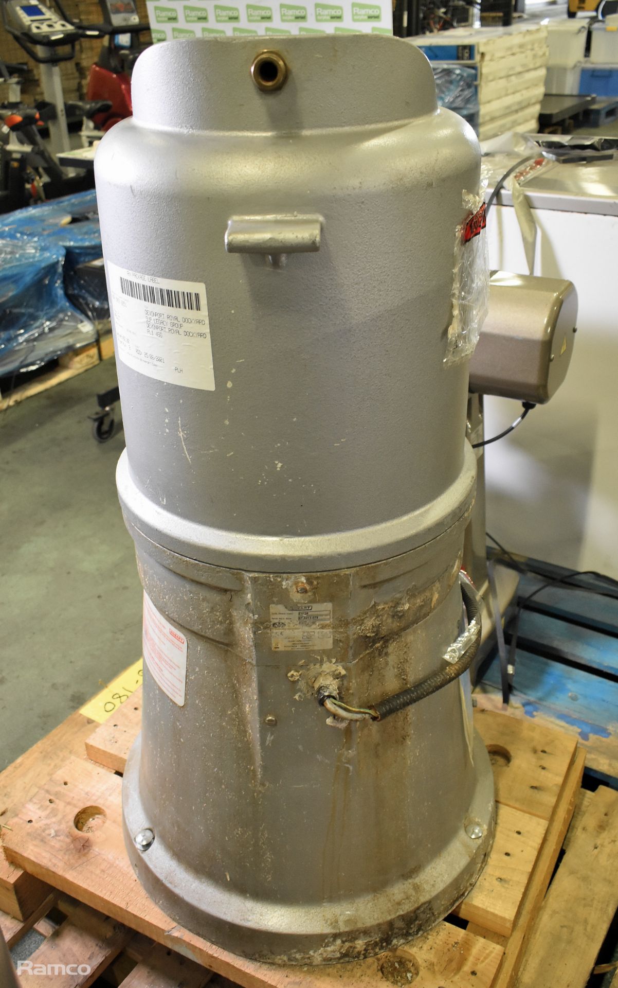 Hobart E6128 freestanding potato peeler machine - W 560 x D 560 x H 1050mm - MISSING STRAINER BASKET - Bild 6 aus 8