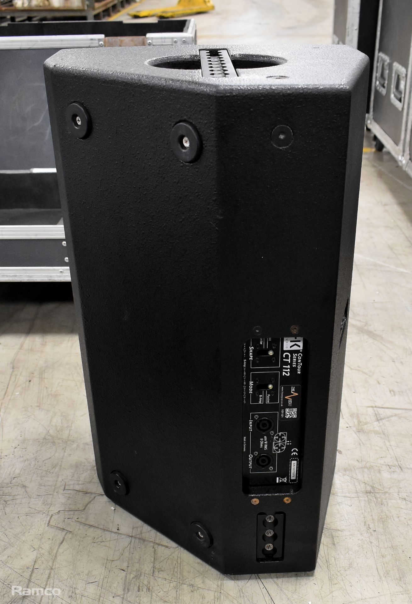 2x HK Contour Series CT 112 speakers in flight case - FOH & monitor speakers - Image 8 of 13