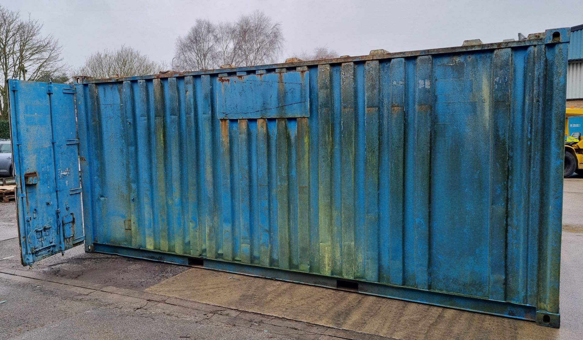 ISO shipping container - 20 x 8 x 8 m - DAMAGED - BLUE - Image 3 of 13