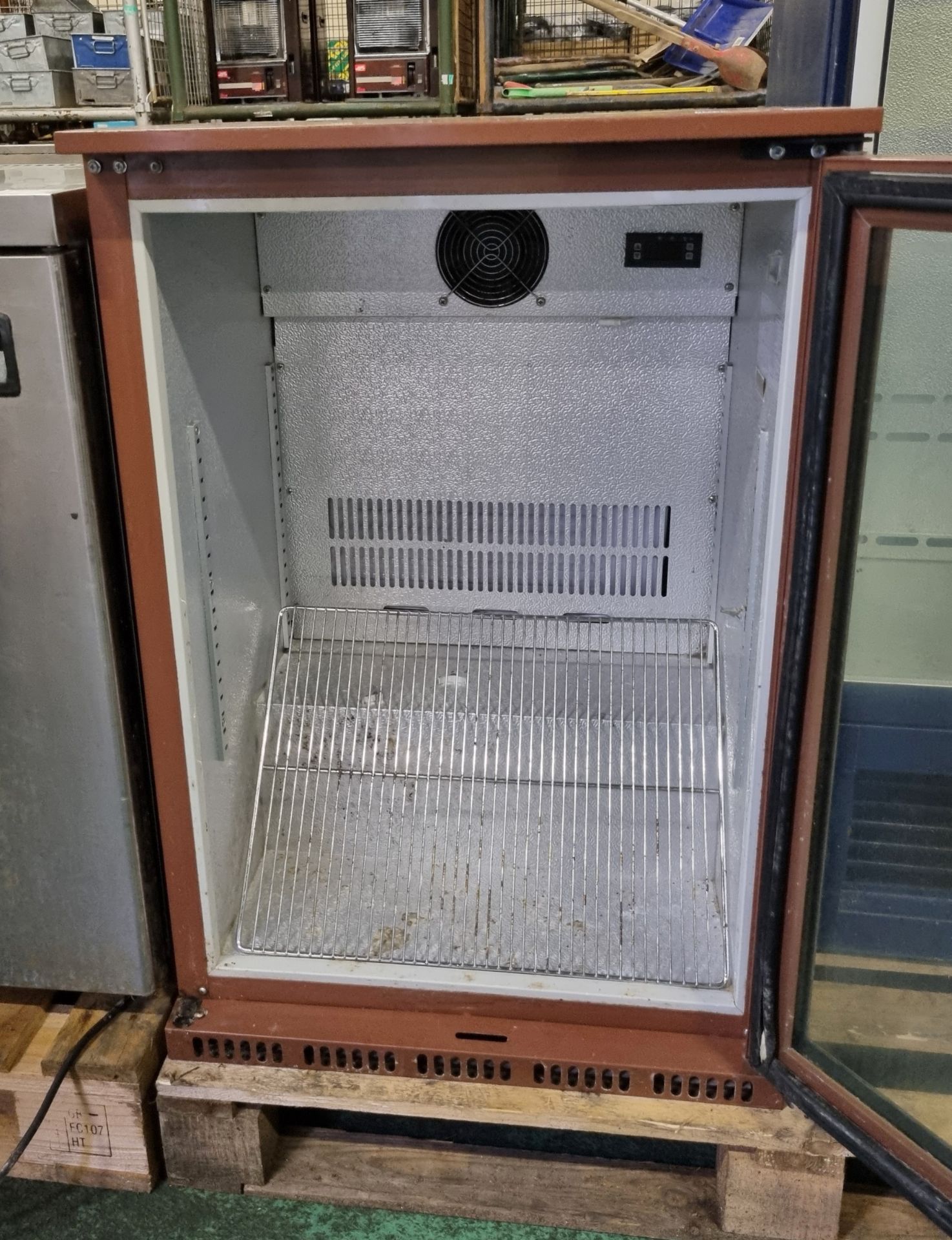 Husky HUS-C1-BRN-HY single door bottle cooler - W 600 x D 520 x H 880mm - Image 3 of 4