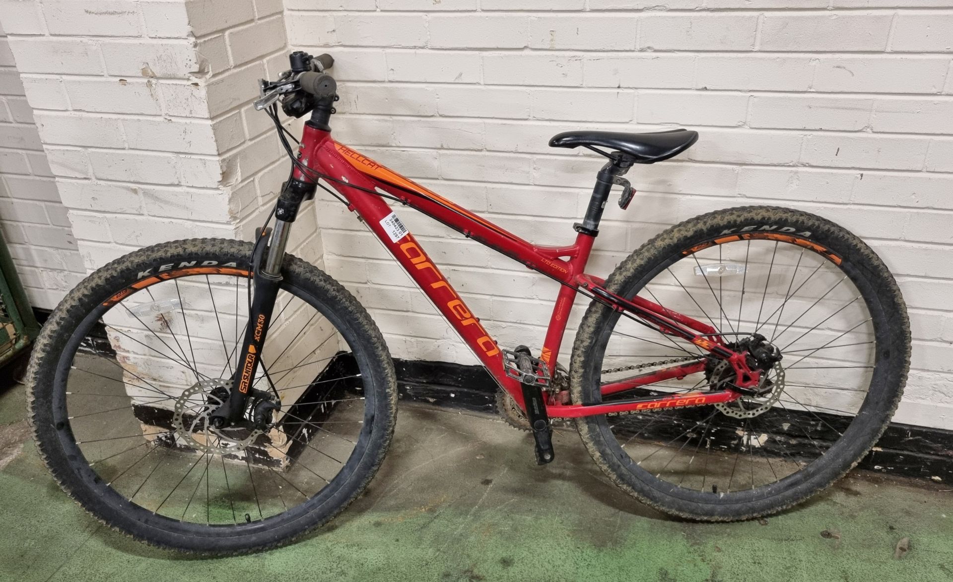 Carrera Hellcat hardtail mountain bike - 16 inch frame size - 29 inch wheels - 3 x 8 Sram drivetrain