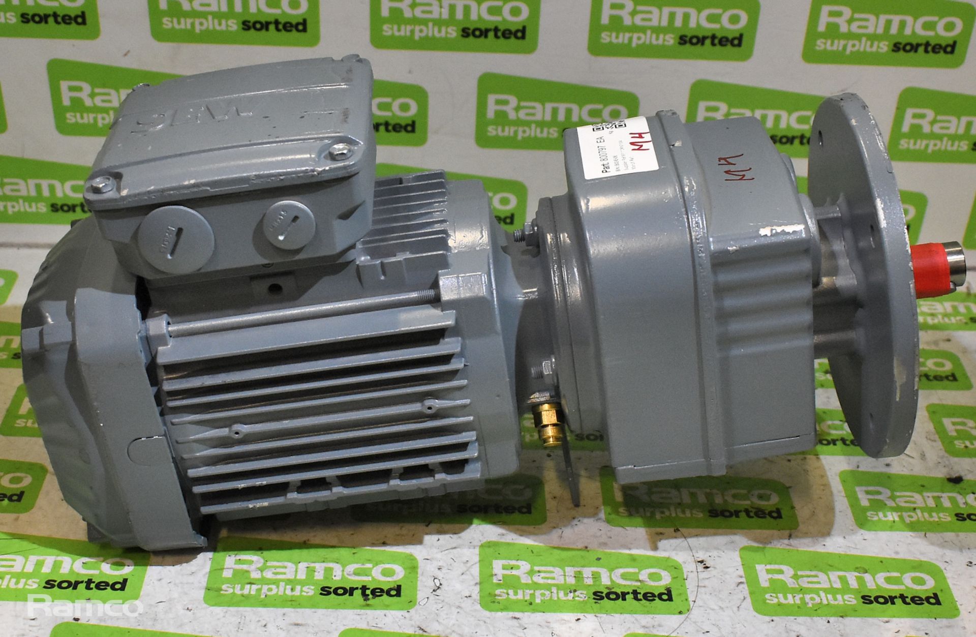 3x SEW-Eurodrive - RF17 DRN71M4 - gear electric motors - 1415/58rpm - 0.37kW - 230-400V - 1.78/1.02A - Image 5 of 5