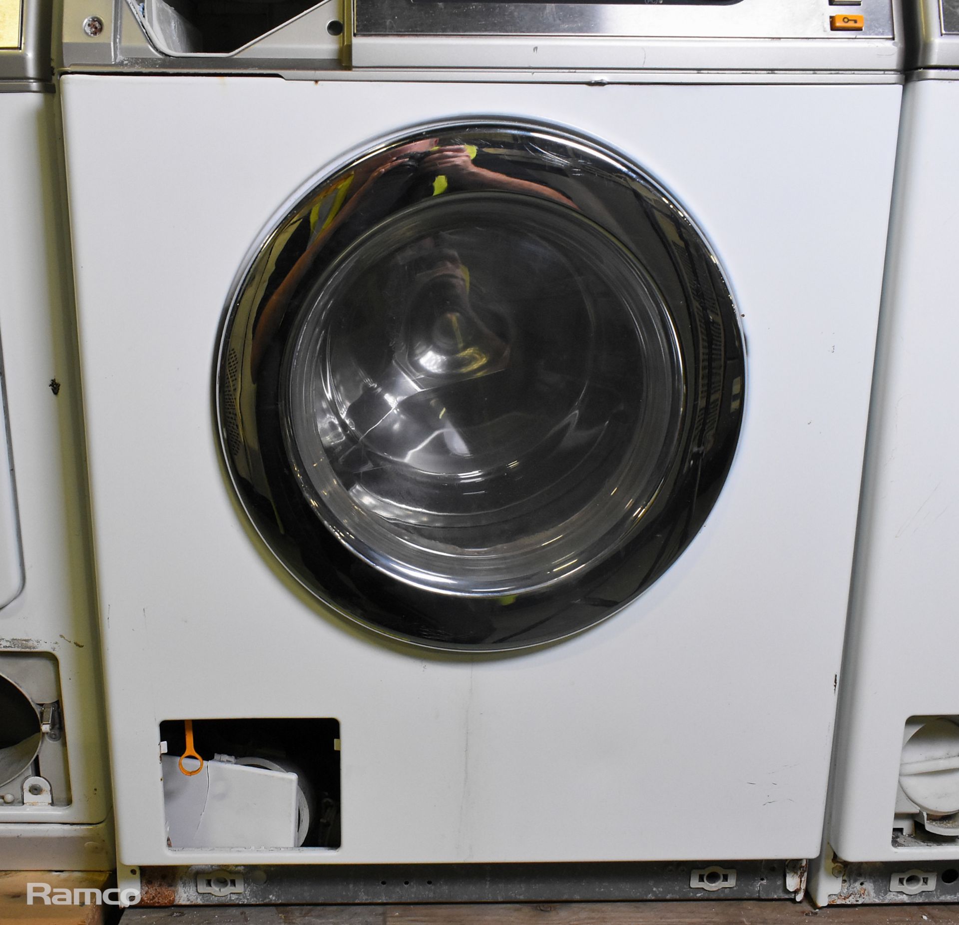 Miele PW 6065 6.5kg washing machine - W 600 x D 730 x H 850mm - MISSING DETERGENT DRAWER - Image 4 of 4