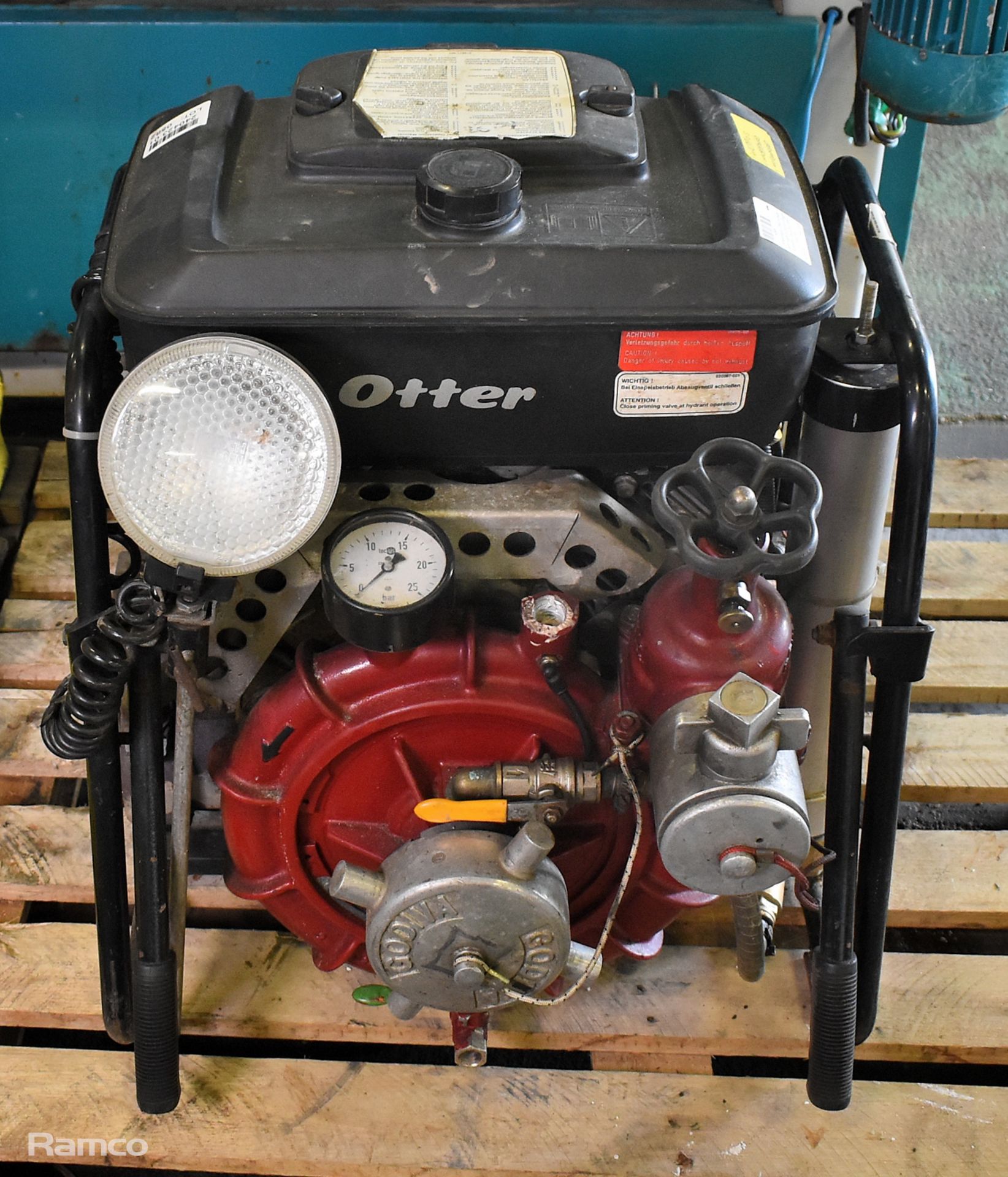 Rosenbauer Otter portable petrol water pump with Briggs & Stratton Vanguard 18HP engine - Image 7 of 12