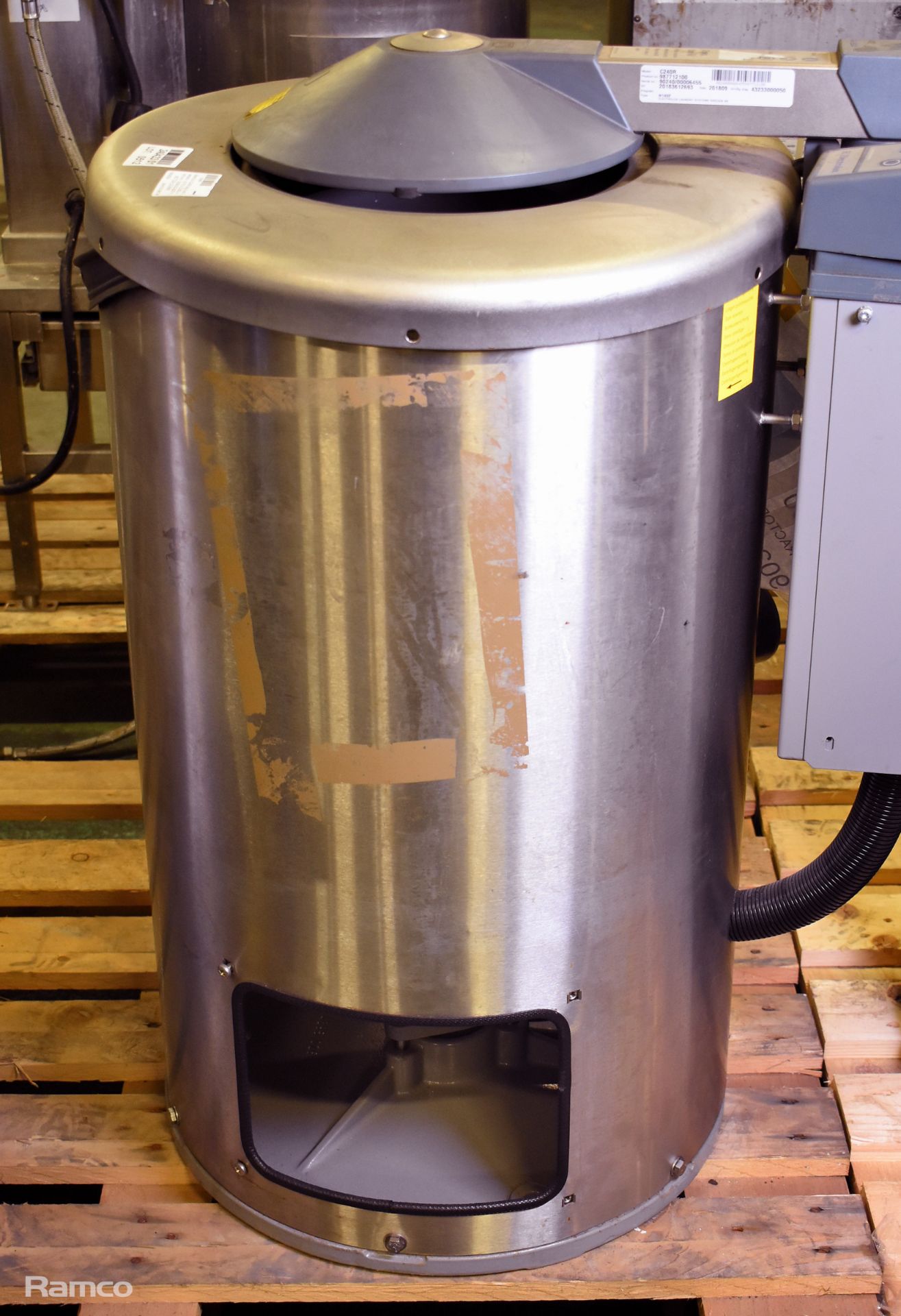 Electrolux C240R 8kg hydro extractor - W 515 x D 660 x H 910mm - MISSING BOTH BOTTOM COVERS - Image 8 of 9