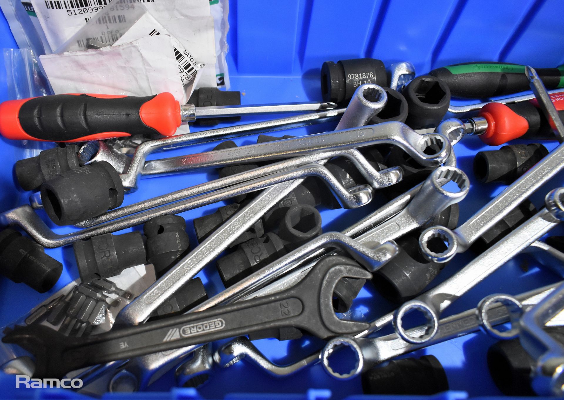 Hand tools - screwdrivers - sockets - screwdriver bits - Image 2 of 3