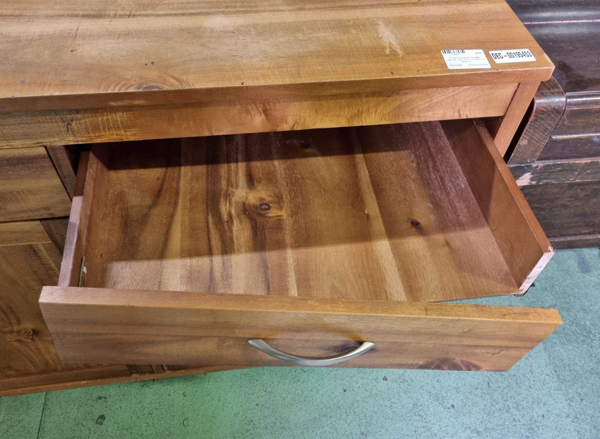 3 door 3 drawer wooden cabinet - W 1750 x D 500 x H 840mm - IN NEED OF REPAIR - Image 5 of 7