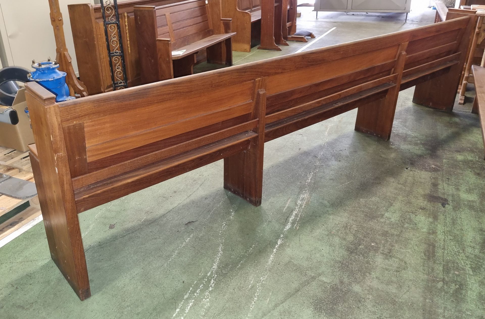 Wooden church pew - L 3570 x W 450 x H 900mm - Image 5 of 5