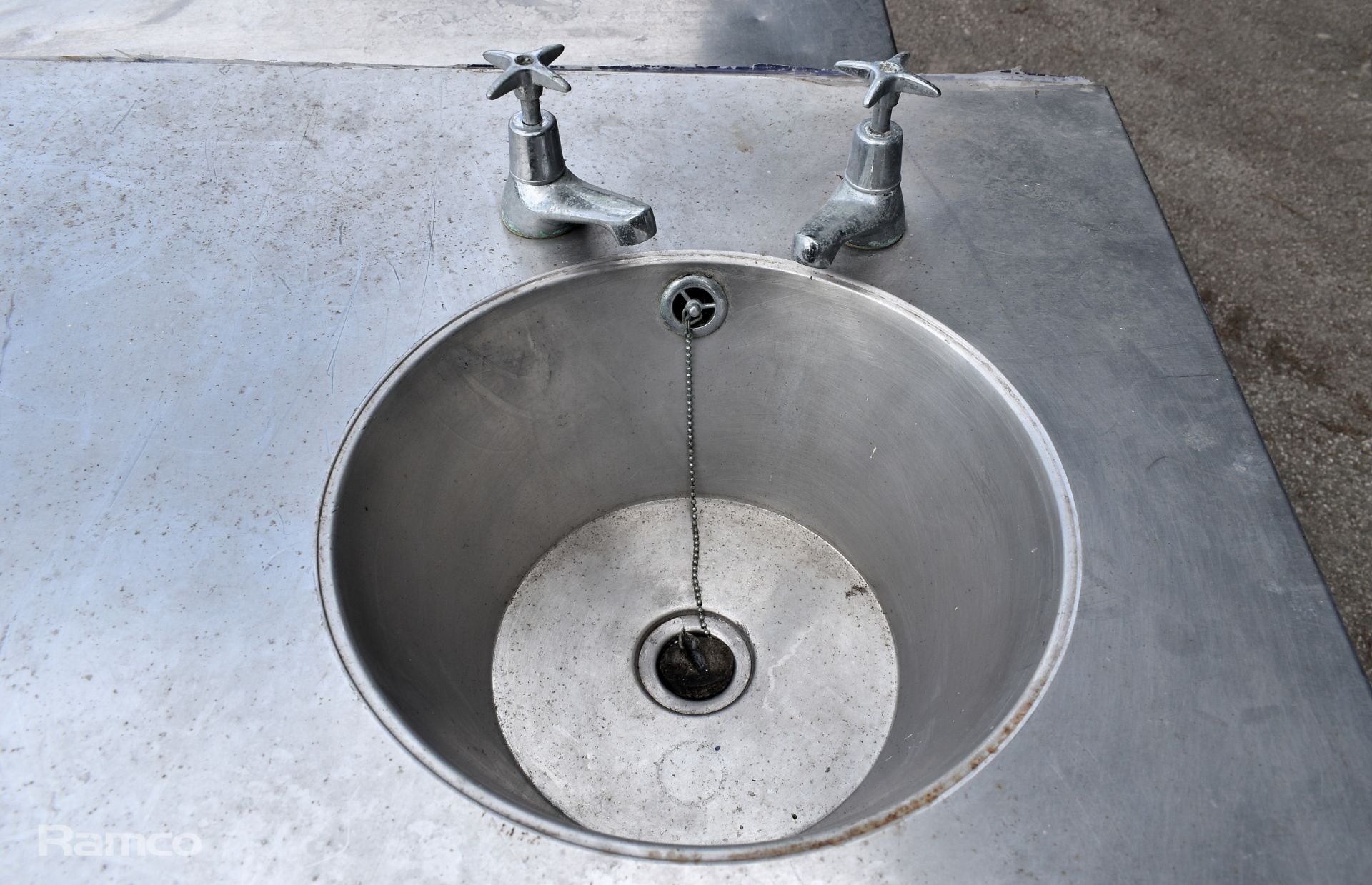 Stainless steel table with handwash sink - W 1750 x D 660 x H 900mm - Image 3 of 4