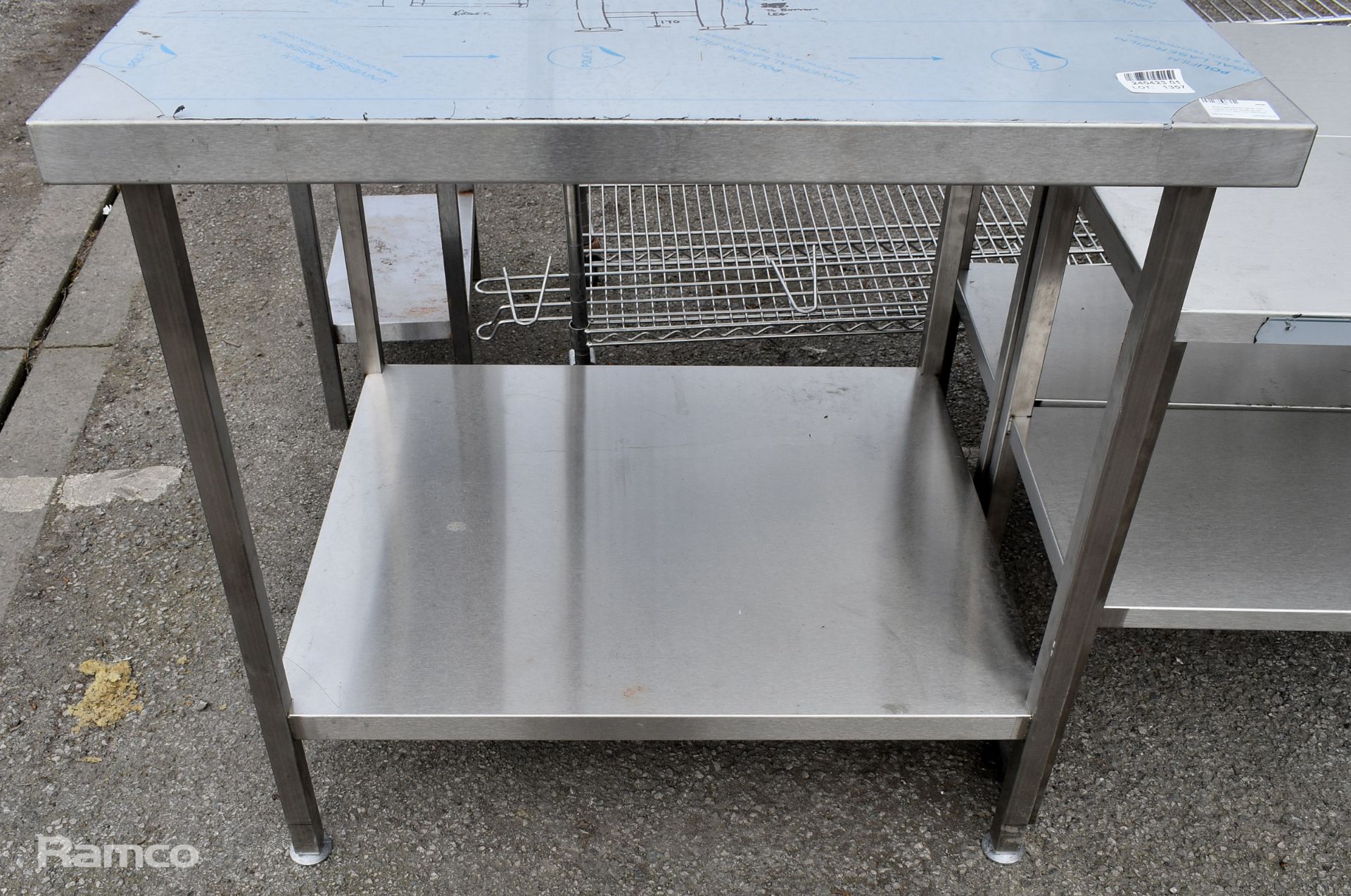 Stainless Steel table with upstand and lower shelf - L 950 x D 850 x H 940mm - Image 2 of 4