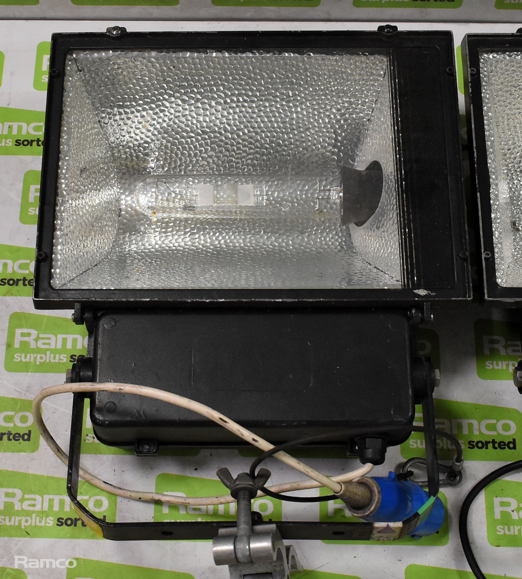 9x 400w sodium floodlights - Image 2 of 19