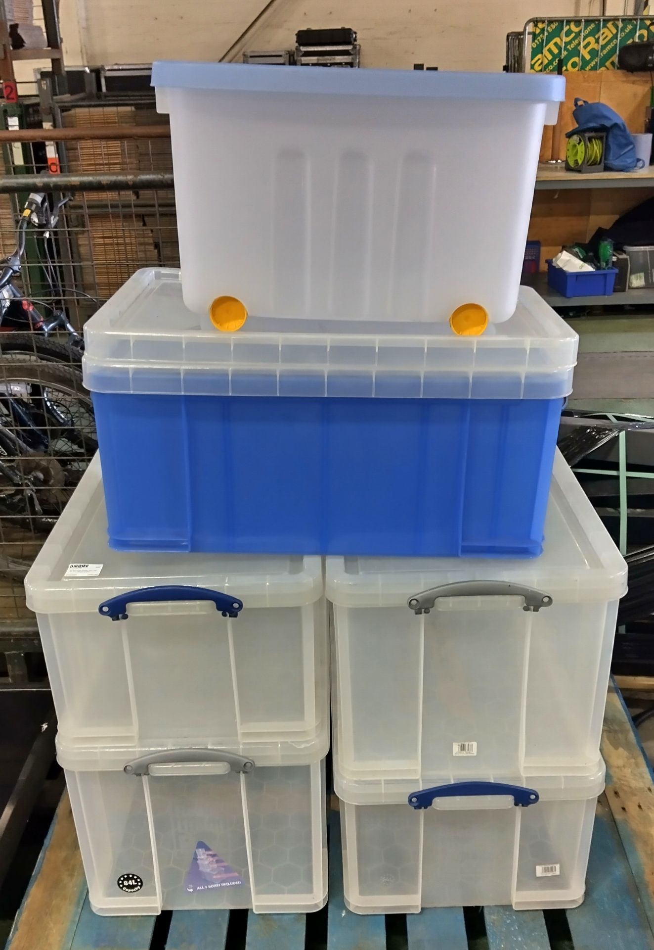 6x Storage boxes with lids - mixed sizes