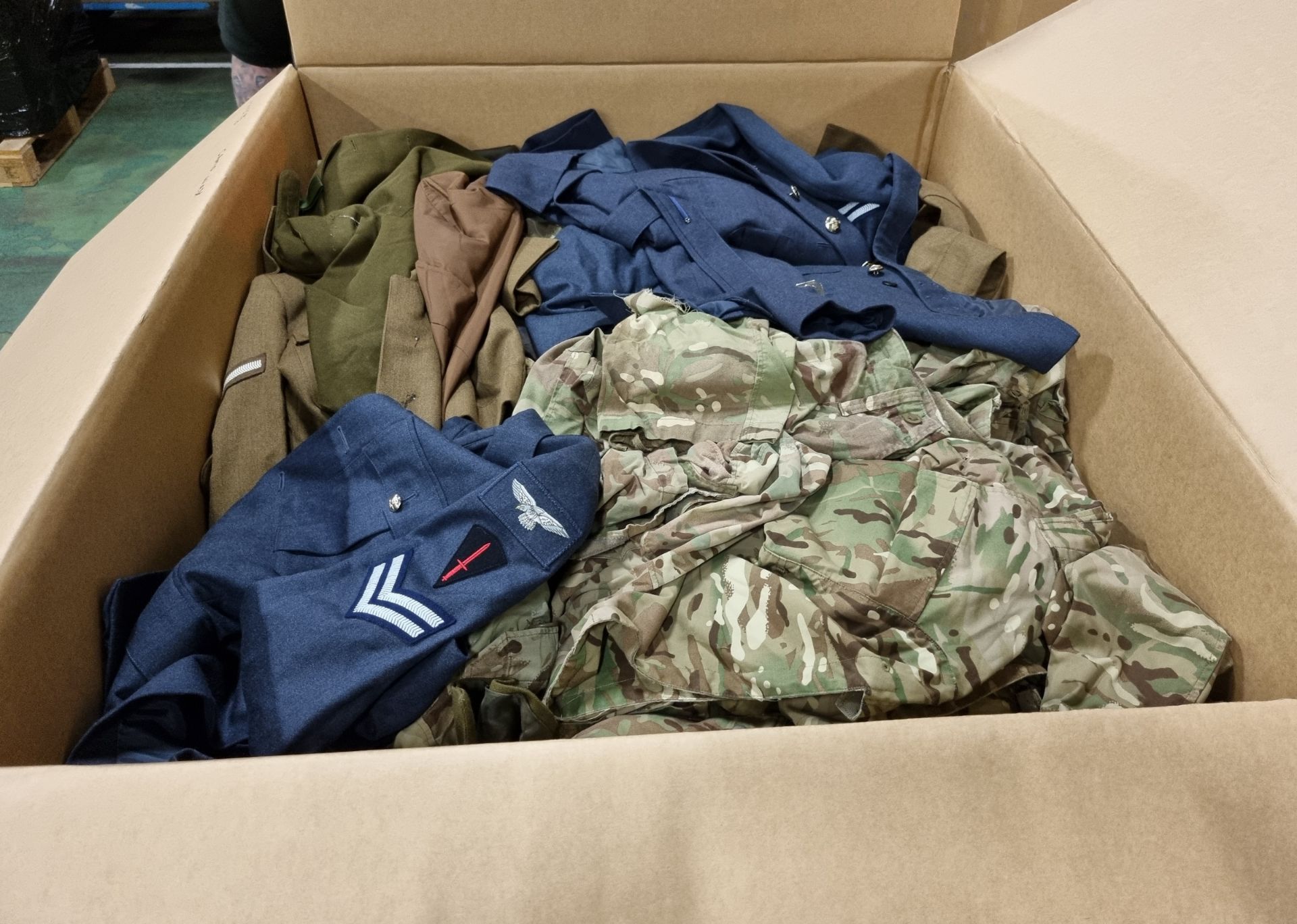 Various types of ex-military clothing The asset shows significant, irreparable damage - 177kg
