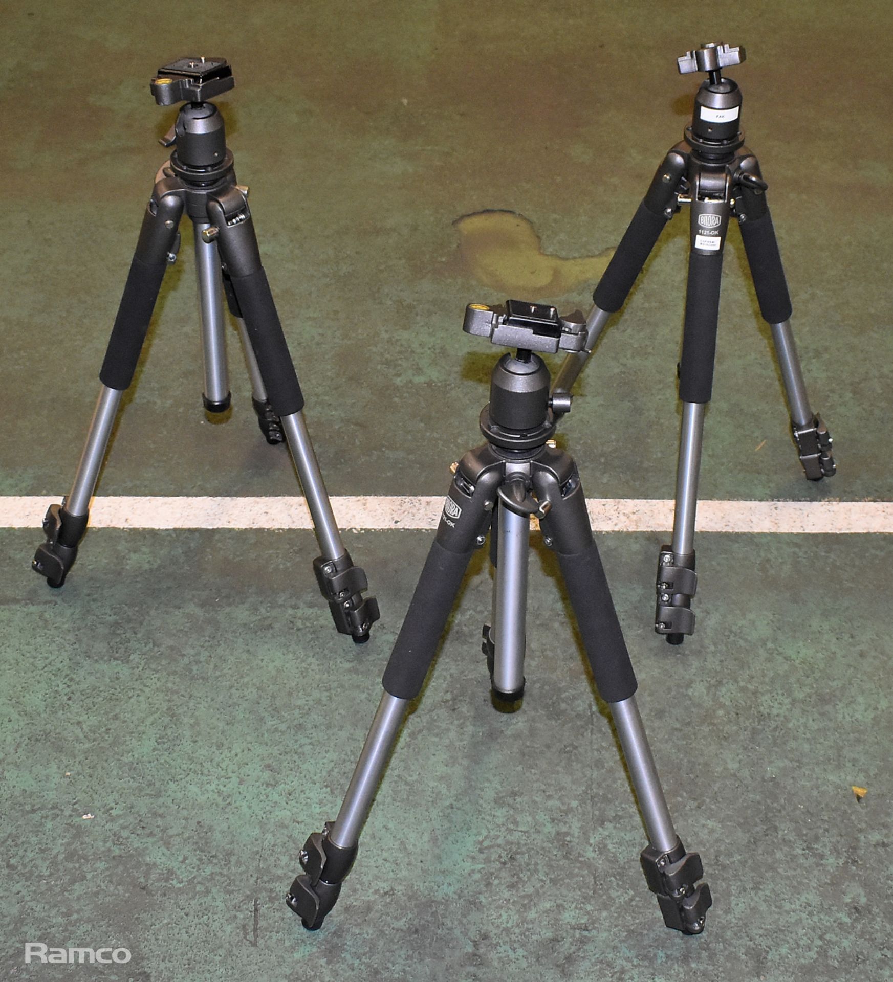 3x Bilora 1121-OK 59-143cm tripods with carry case - Image 3 of 7