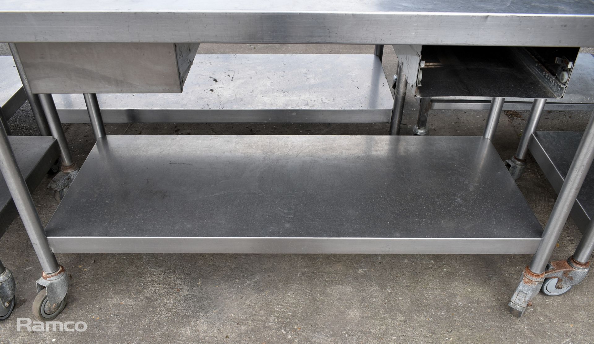 Stainless steel table on castors - W 1400 x D 700 x H 880mm - Image 2 of 3