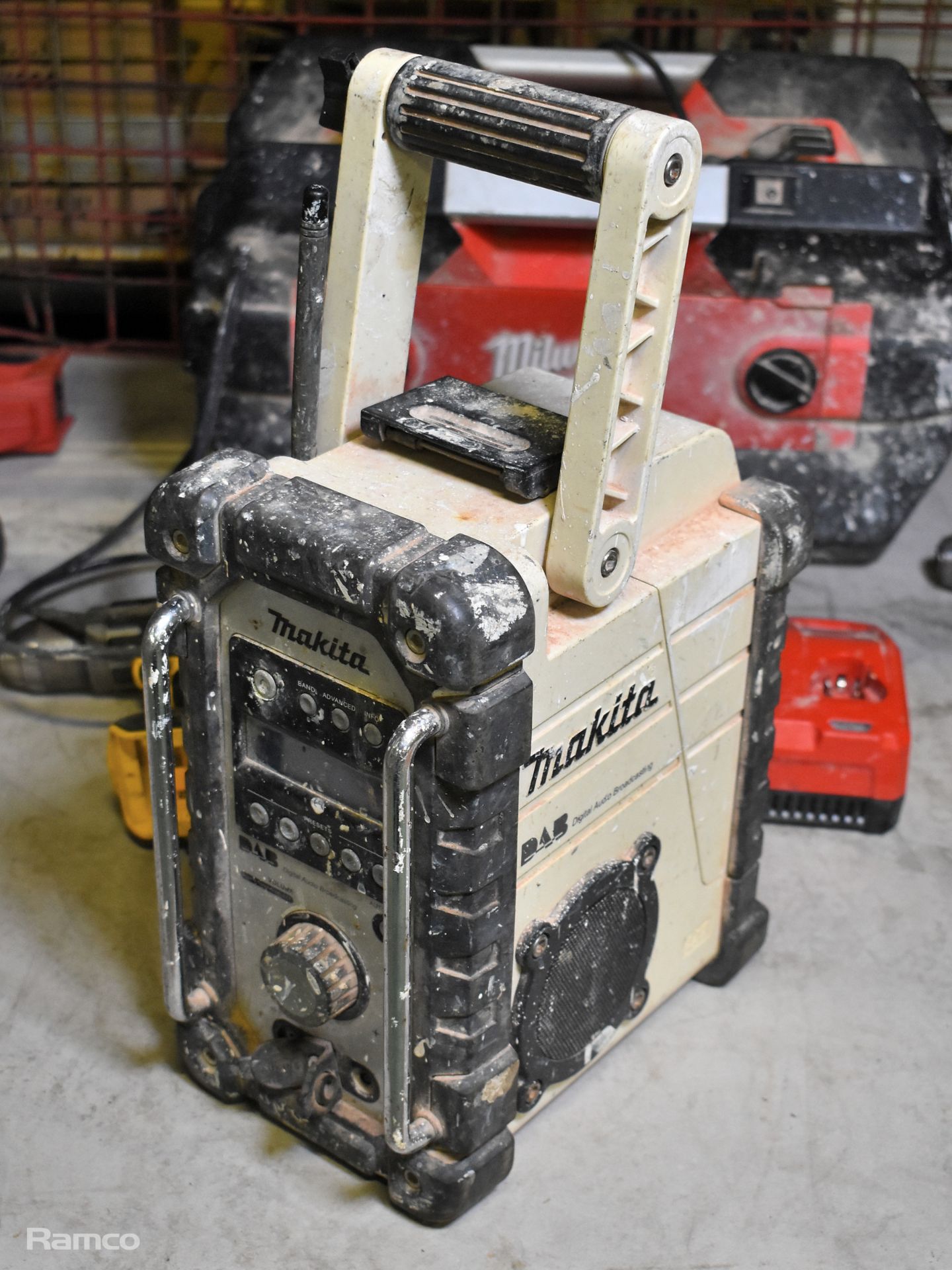 Cordless power tools - Milwaukee, Dewalt and Makita and Milwaukee C1228 DCR radio - Image 2 of 10
