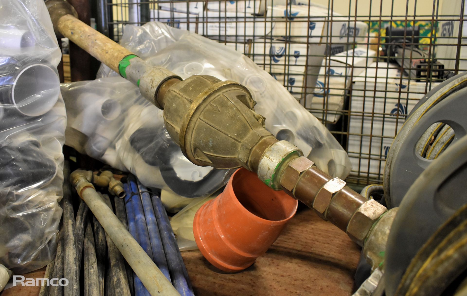 Plumbing connectors and fittings, drain rods and hose reels - Image 4 of 6