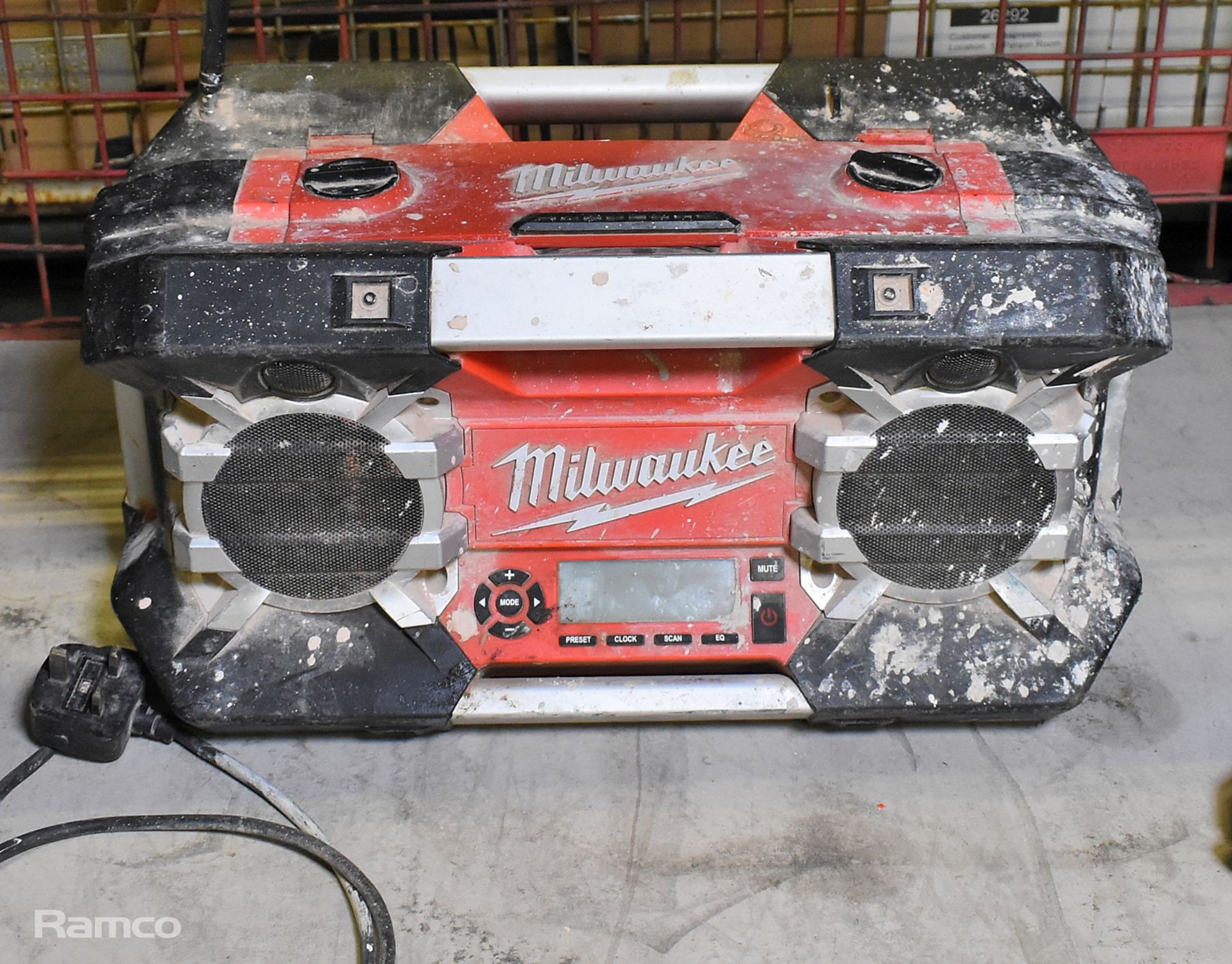 Cordless power tools - Milwaukee, Dewalt and Makita and Milwaukee C1228 DCR radio - Image 9 of 10