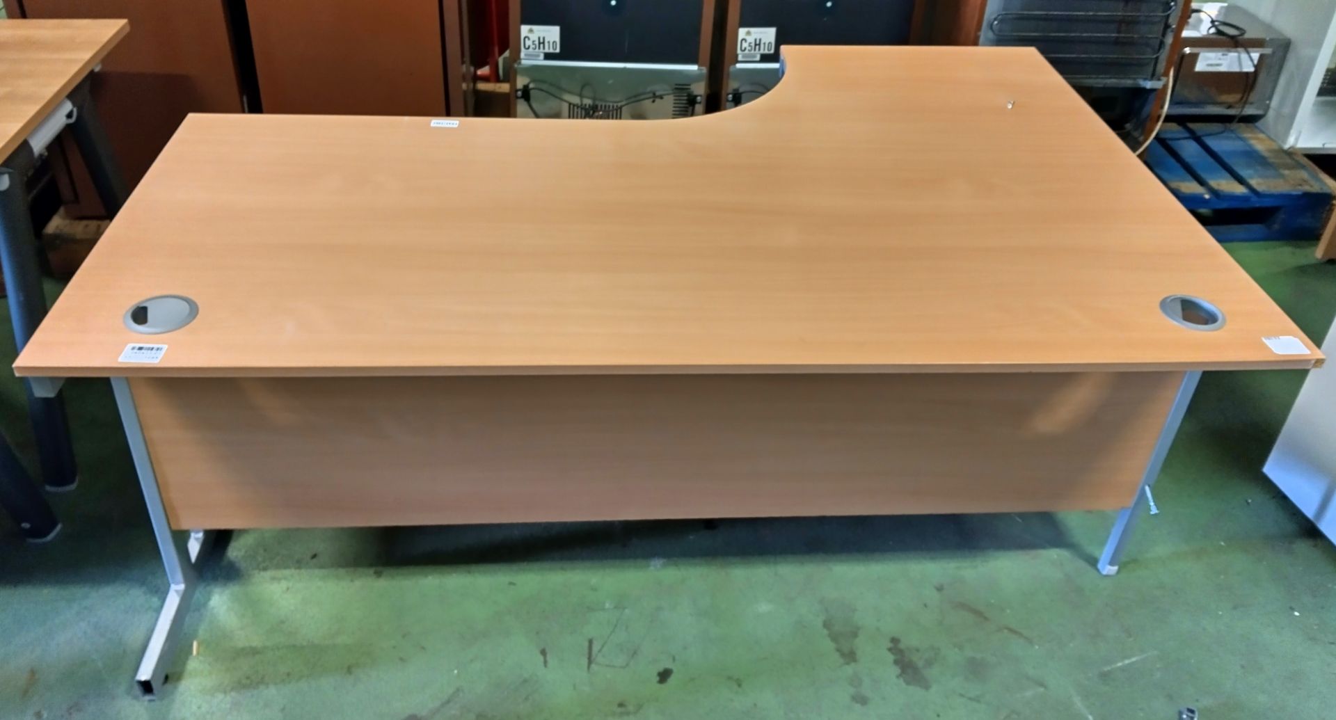 Large curved wooden office scoop desk - L 1800 x W 800 x H 730