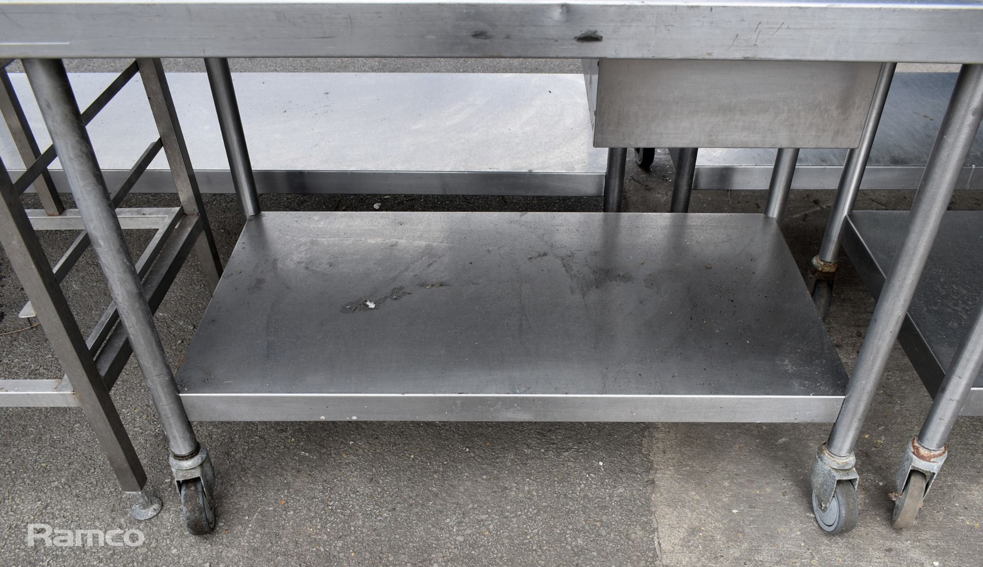 Stainless steel table on castors - W 1400 x D 700 x H 880mm - Image 3 of 4