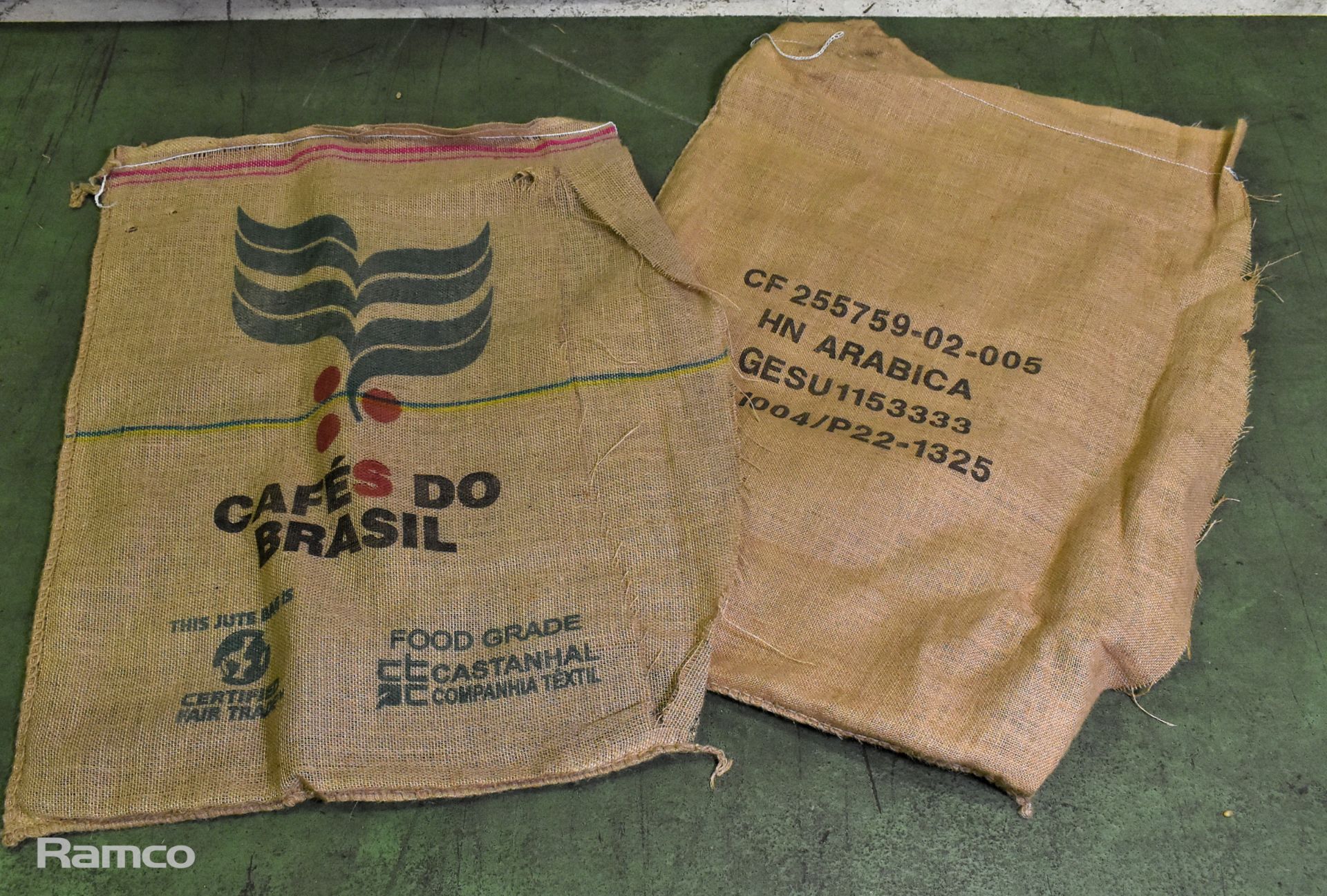 2x pallets of Hessian sacks - L 700 x W 2 x H 1000mm - cut open on side - Image 2 of 3