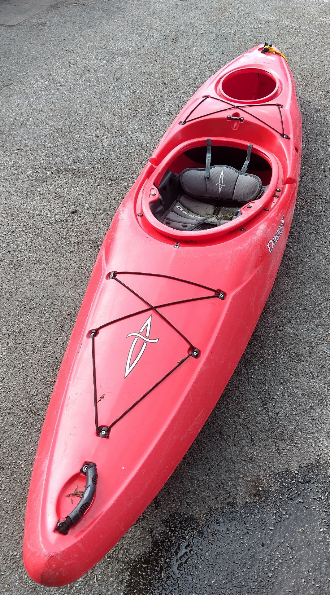 Dagger Kayak polyethylene - W 3200 x D 660 x H 420 mm - RED