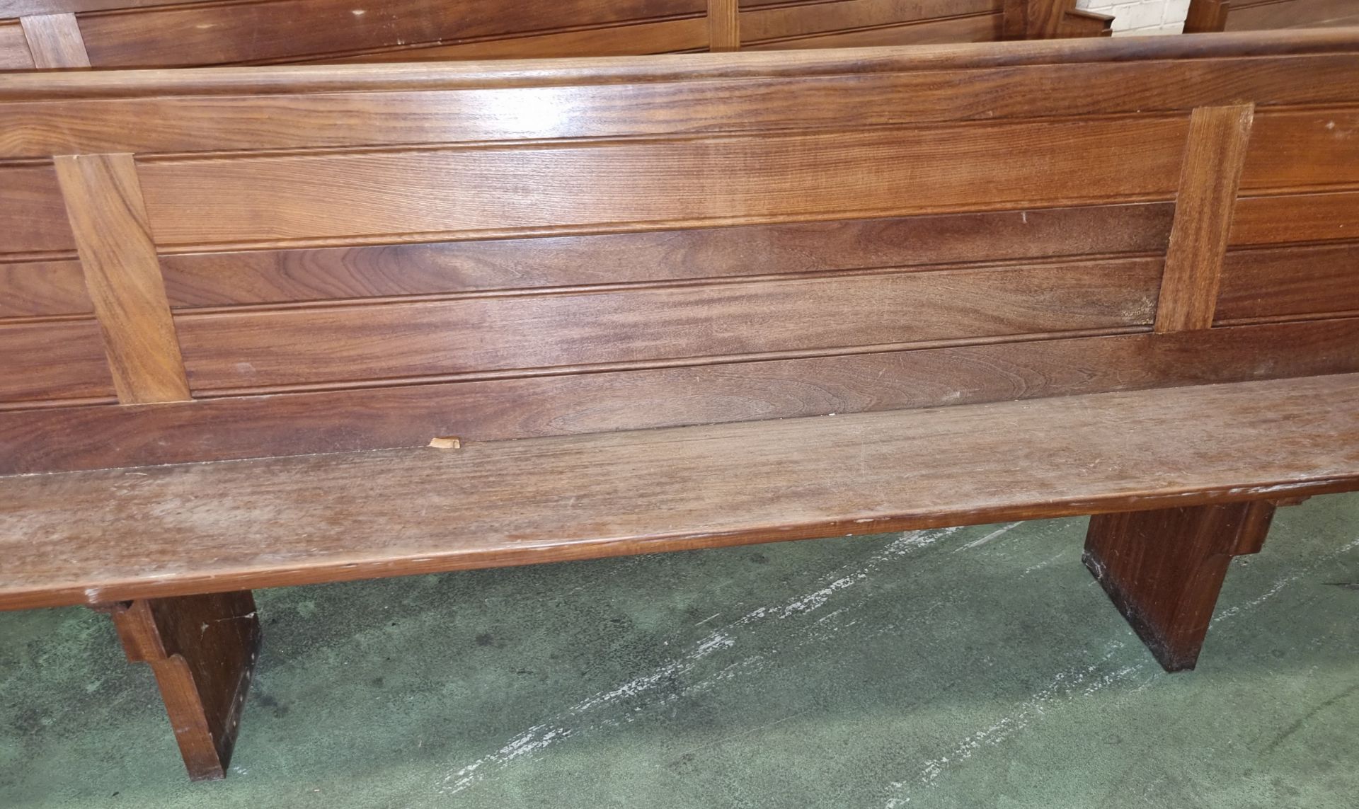 Wooden church pew - L 3570 x W 450 x H 900mm - Image 3 of 5